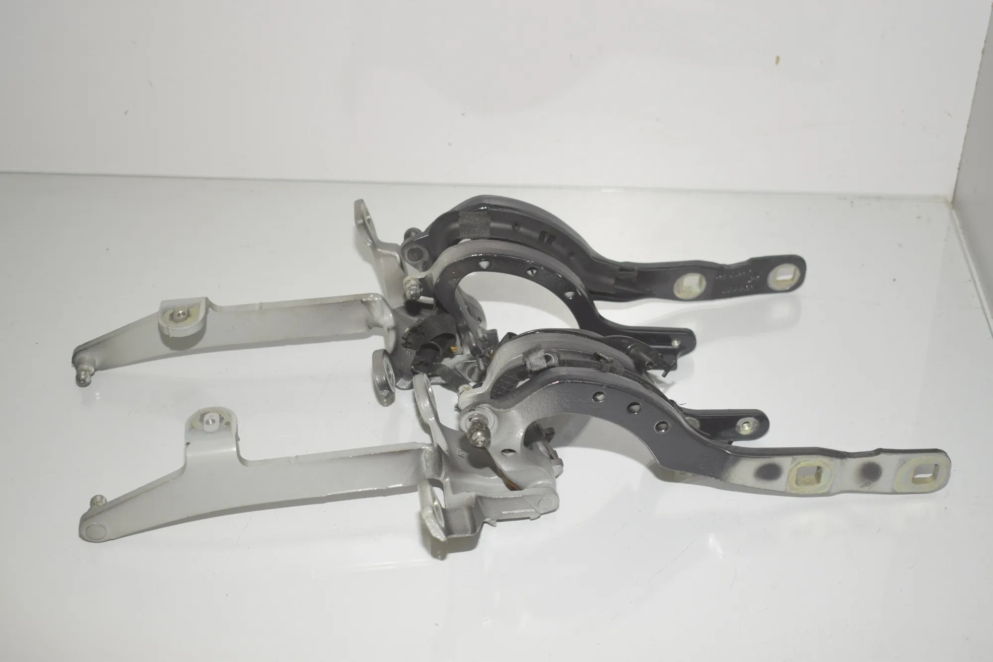 Left Side Bootlid Hinge – OEM 7206640 · BMW 5 Touring (F11) 530 d xDrive 2011 – 2