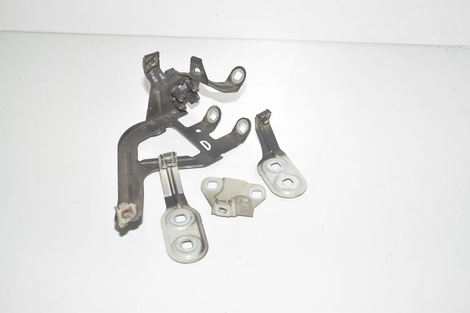 Front Right Fender Holder – OEM 7207204 · BMW 5 Touring (F11) 530 d xDrive 2011