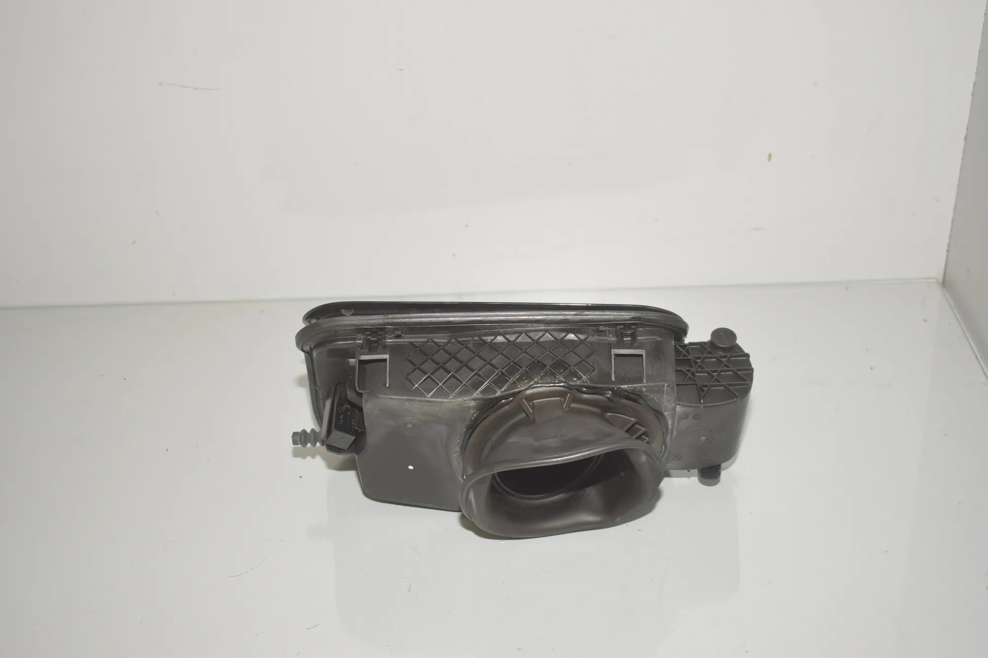 Fuel Tank Flap Cap – OEM 7217767 · BMW 5 Touring (F11) 530 d xDrive 2011 – 3
