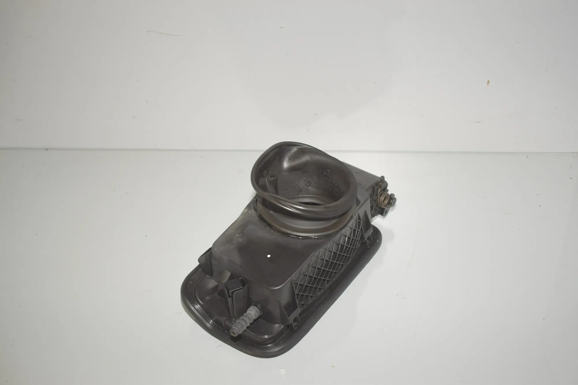 Fuel Tank Flap Cap – OEM 7217767 · BMW 5 Touring (F11) 530 d xDrive 2011 – 4