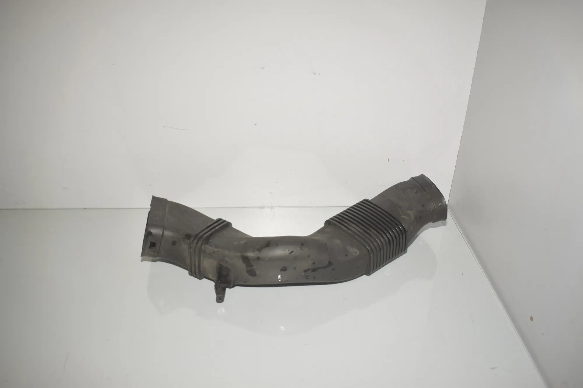 Air Intake Tube – OEM 8513454 · BMW 5 (F10) 530 d 2012