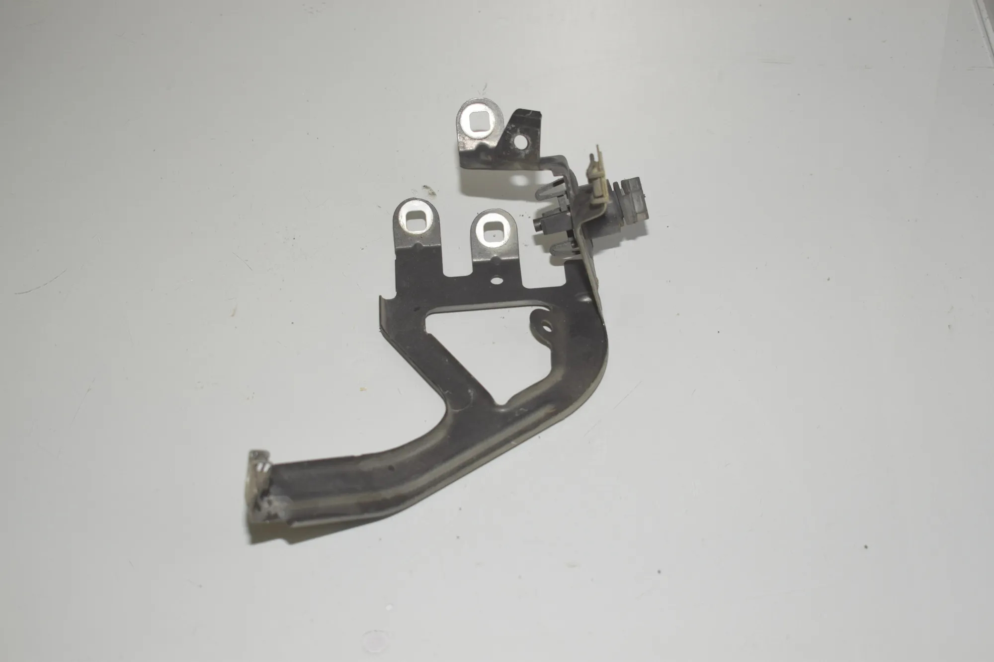 Front Left Fender Holder – OEM 7207209 · BMW 5 Touring (F11) 523 i 2011 – 2