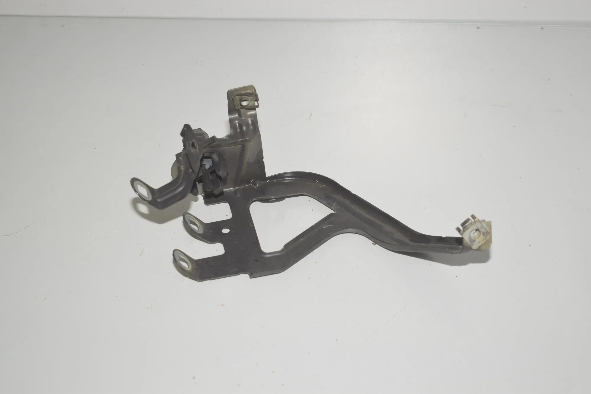 Front Left Fender Holder – OEM 7207209 · BMW 5 Touring (F11) 523 i 2011 – 3