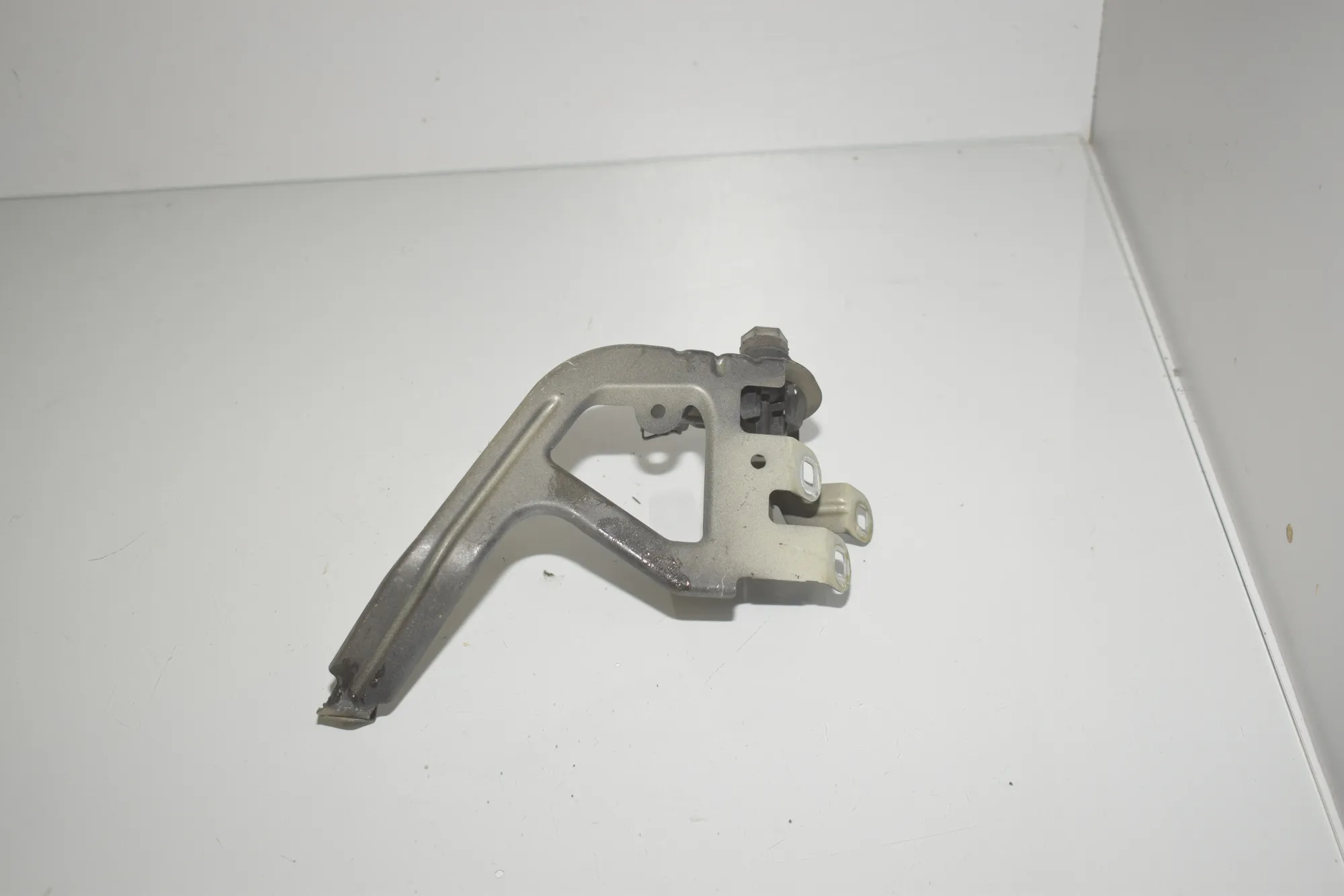 Front Left Fender Holder – OEM 7207209 · BMW 5 Touring (F11) 523 i 2011 – 5