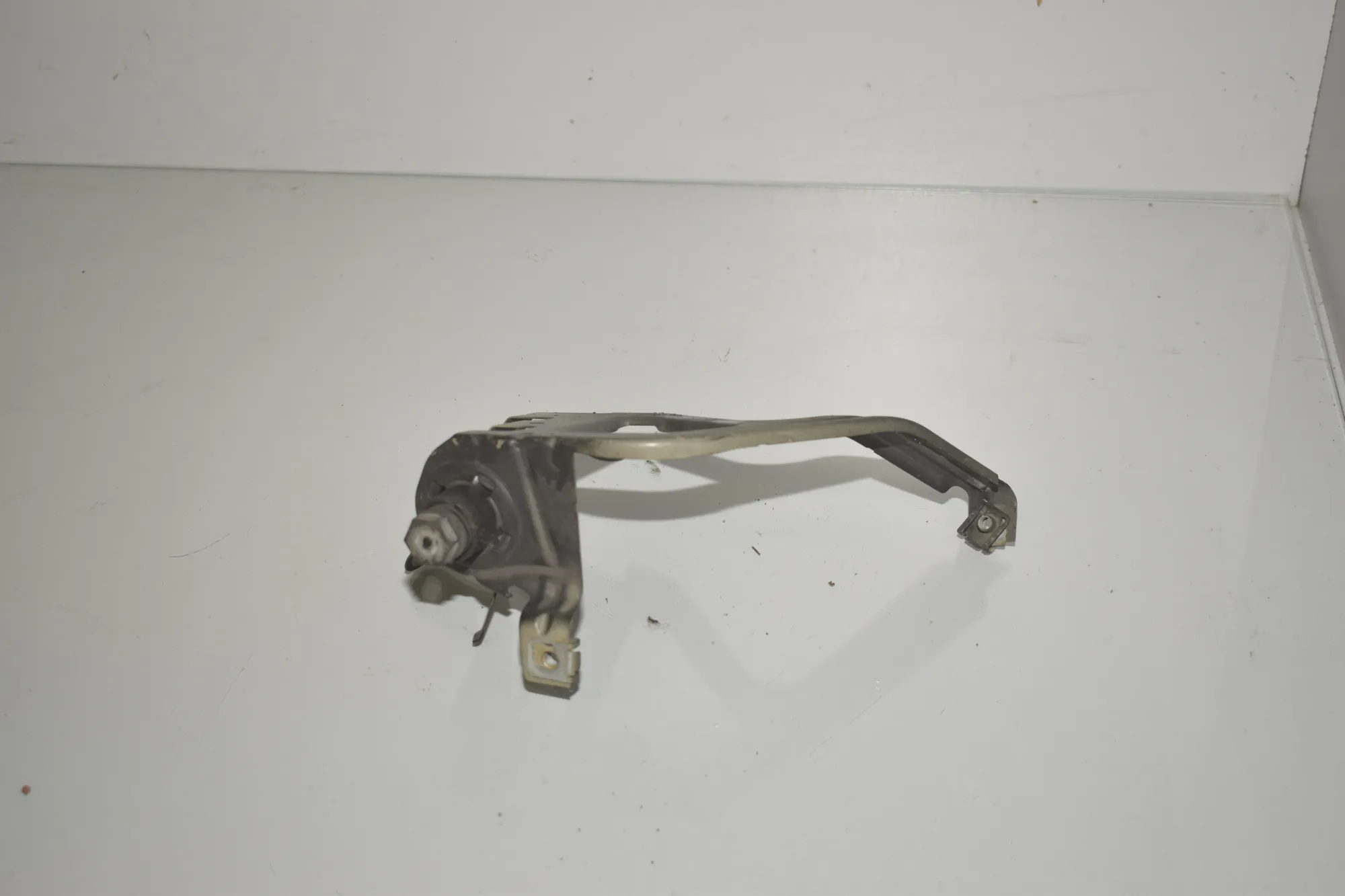 Front Left Fender Holder – OEM 7207209 · BMW 5 Touring (F11) 523 i 2011 – 4