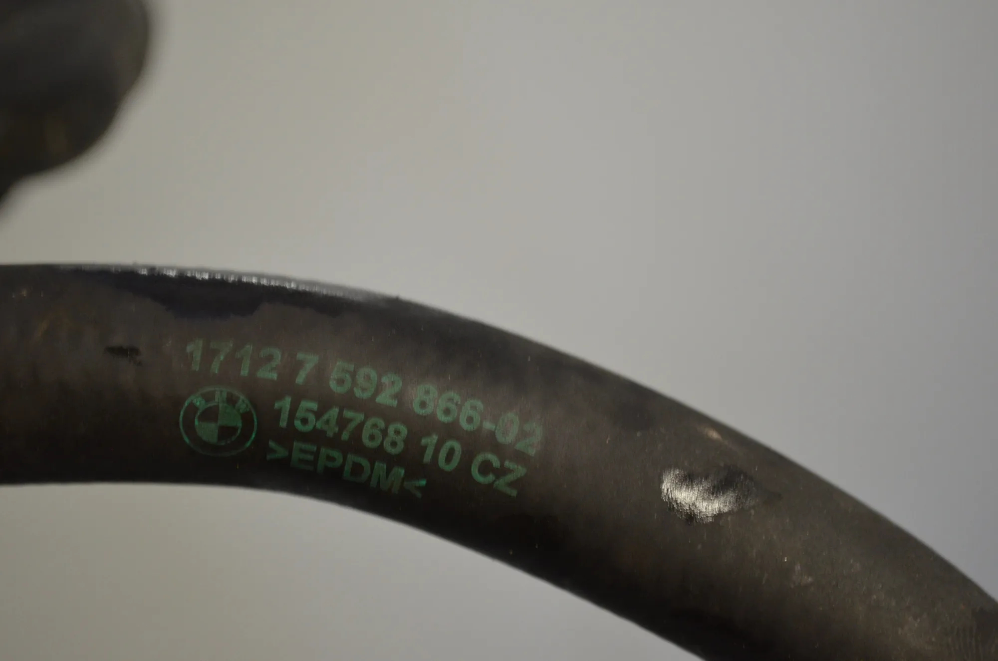 Coolant Hose Pipe – OEM 17127592866 · BMW 5 Touring (F11) 523 i 2011 – 4