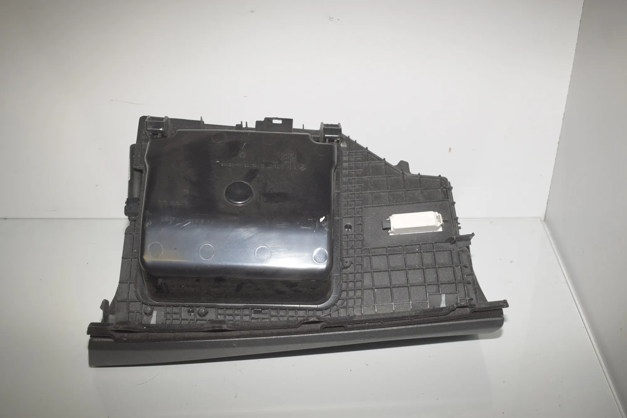 Glove Compartment – OEM 9173907 · BMW 5 (F10) 530 d 2012 – 4