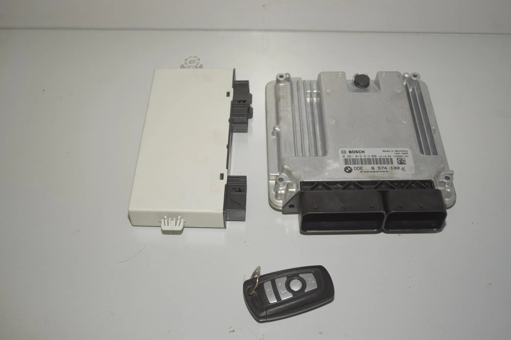 Engine Ignition ECU Set – OEM 9301522 · BMW 5 (F10) 530 d 2012 – 2
