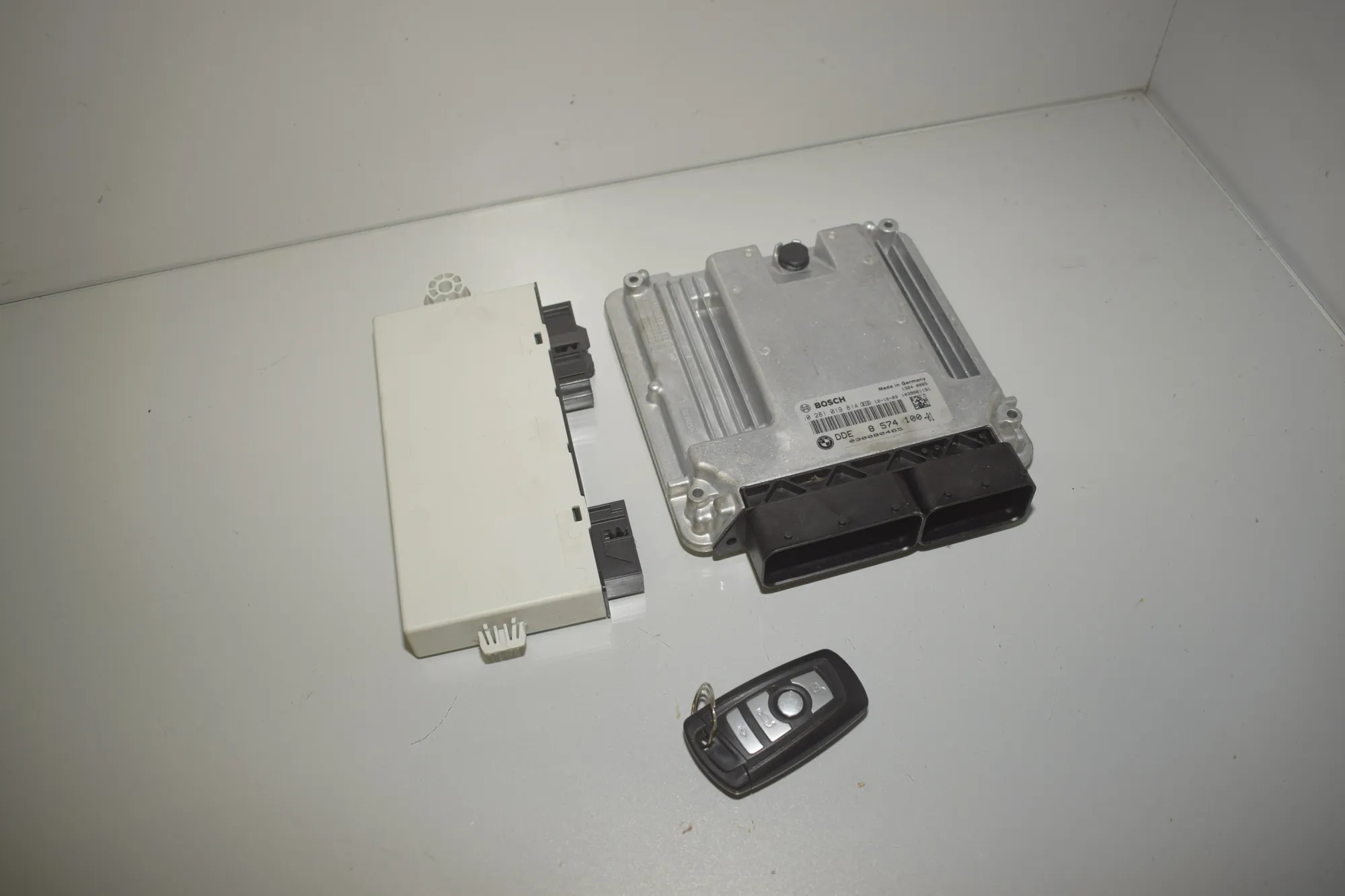 Engine Ignition ECU Set – OEM 9301522 · BMW 5 (F10) 530 d 2012 – 3