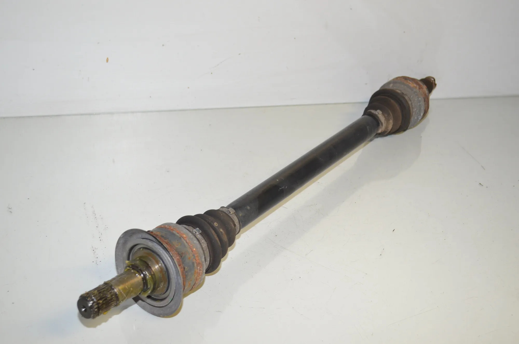 Rear Right Driveshaft – OEM 7581030 · BMW 5 Touring (F11) 535 i xDrive 2012 – 3