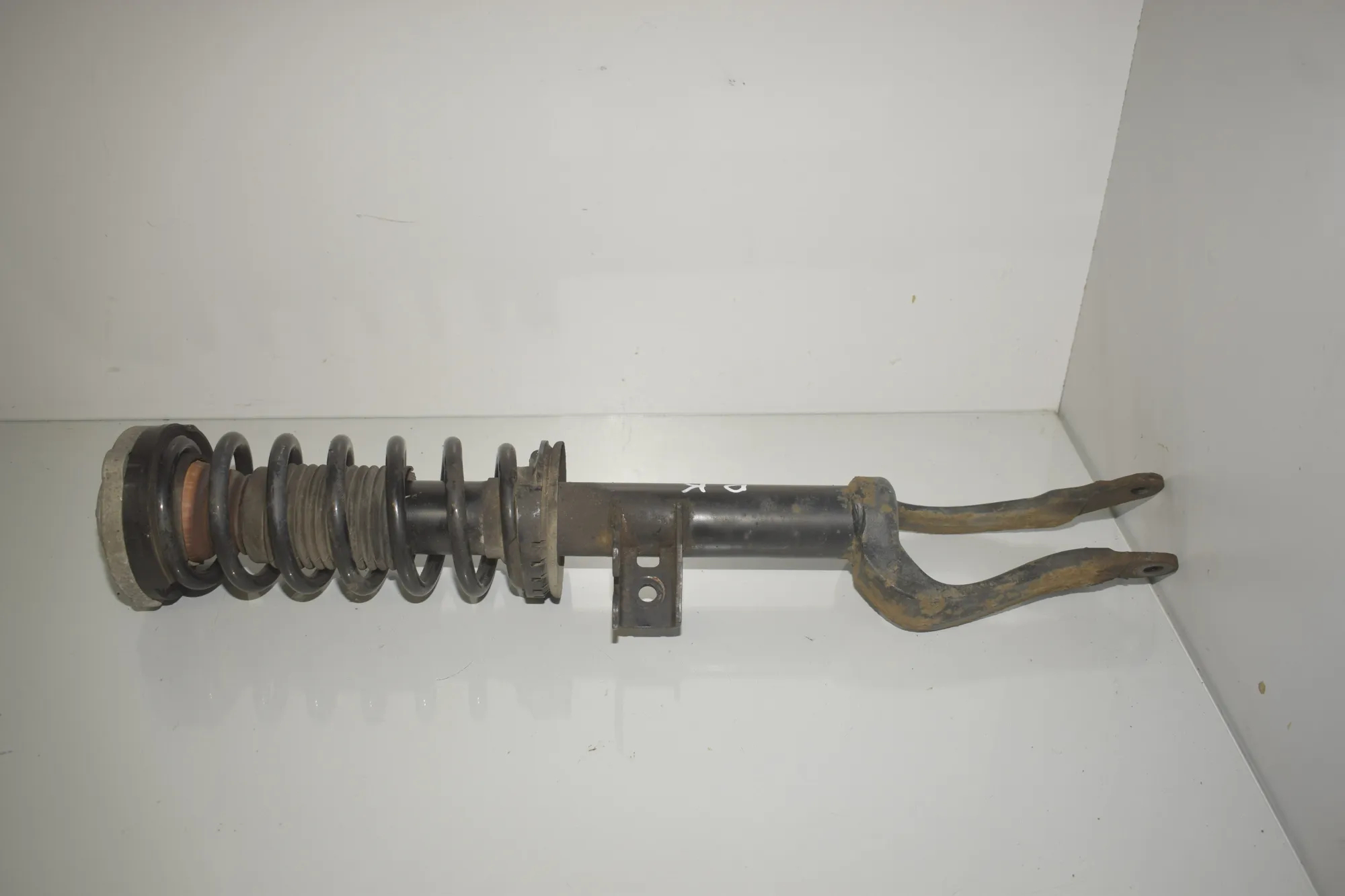 Front Left Shock Absorber – OEM 6783975 · BMW 5 Touring (F11) 535 i xDrive 2012