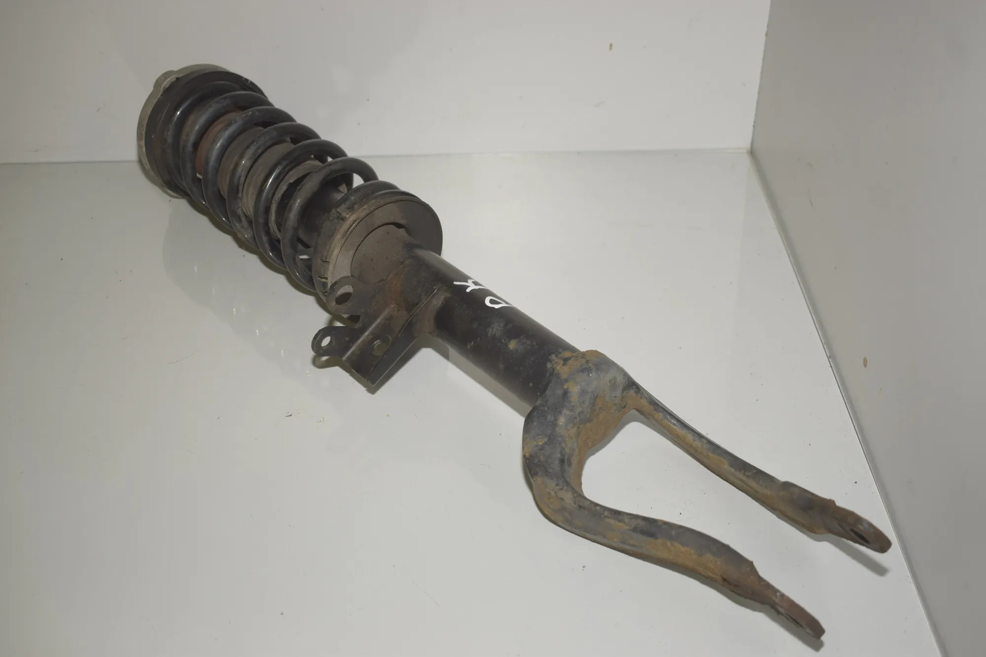 Front Left Shock Absorber – OEM 6783975 · BMW 5 Touring (F11) 535 i xDrive 2012 – 2