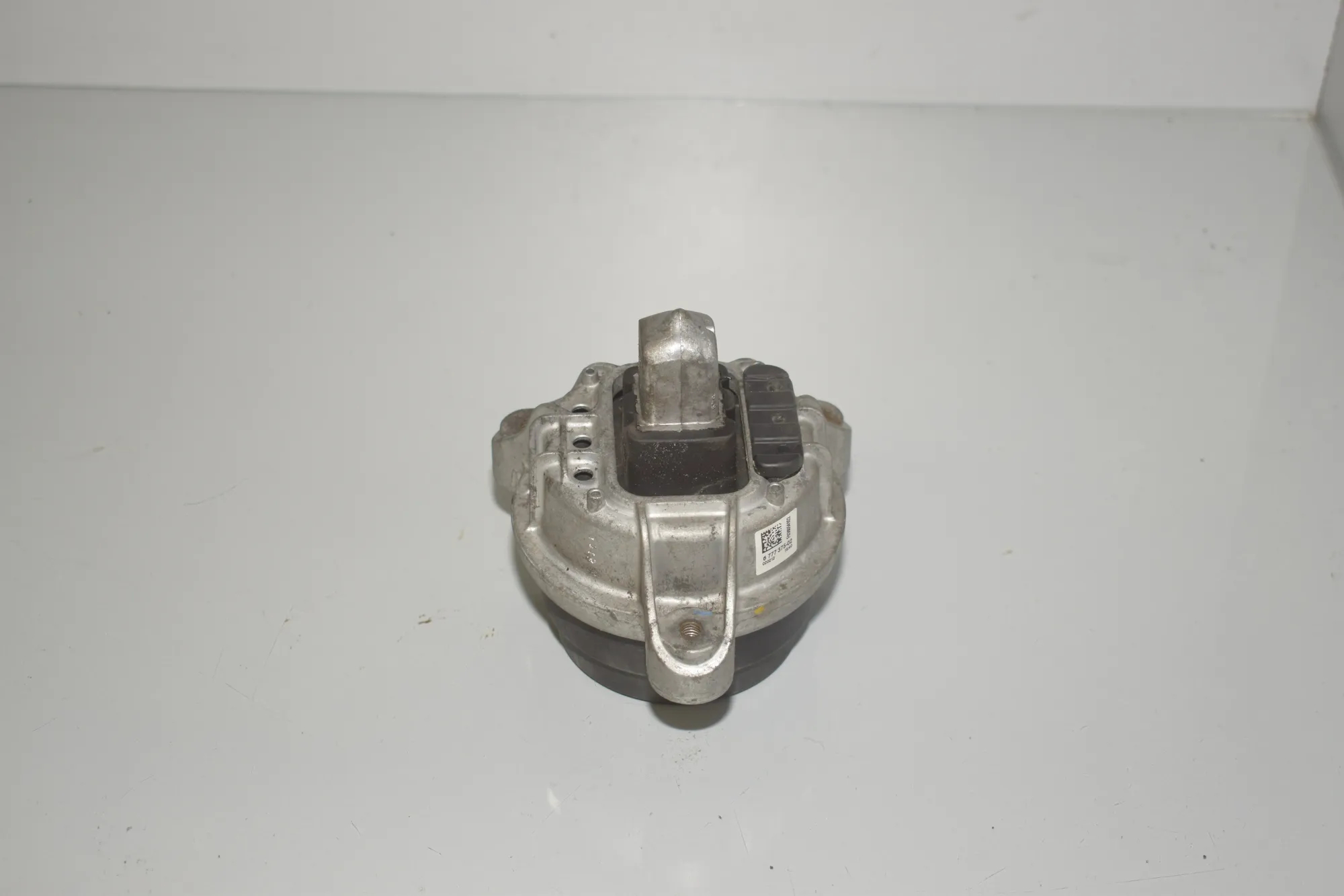 Left Side Engine Mount – OEM 6777375 · BMW 5 Touring (F11) 535 i xDrive 2012