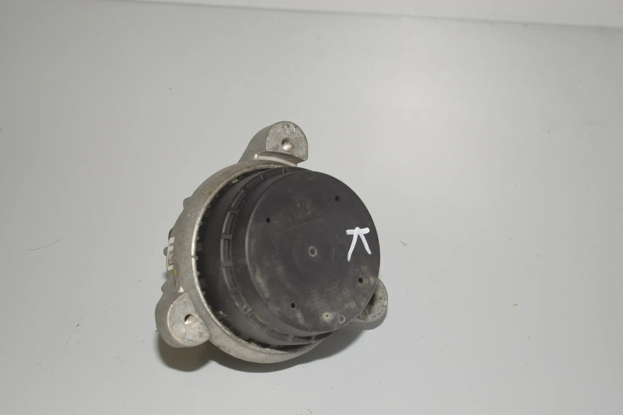 Left Side Engine Mount – OEM 6777375 · BMW 5 Touring (F11) 535 i xDrive 2012 – 3