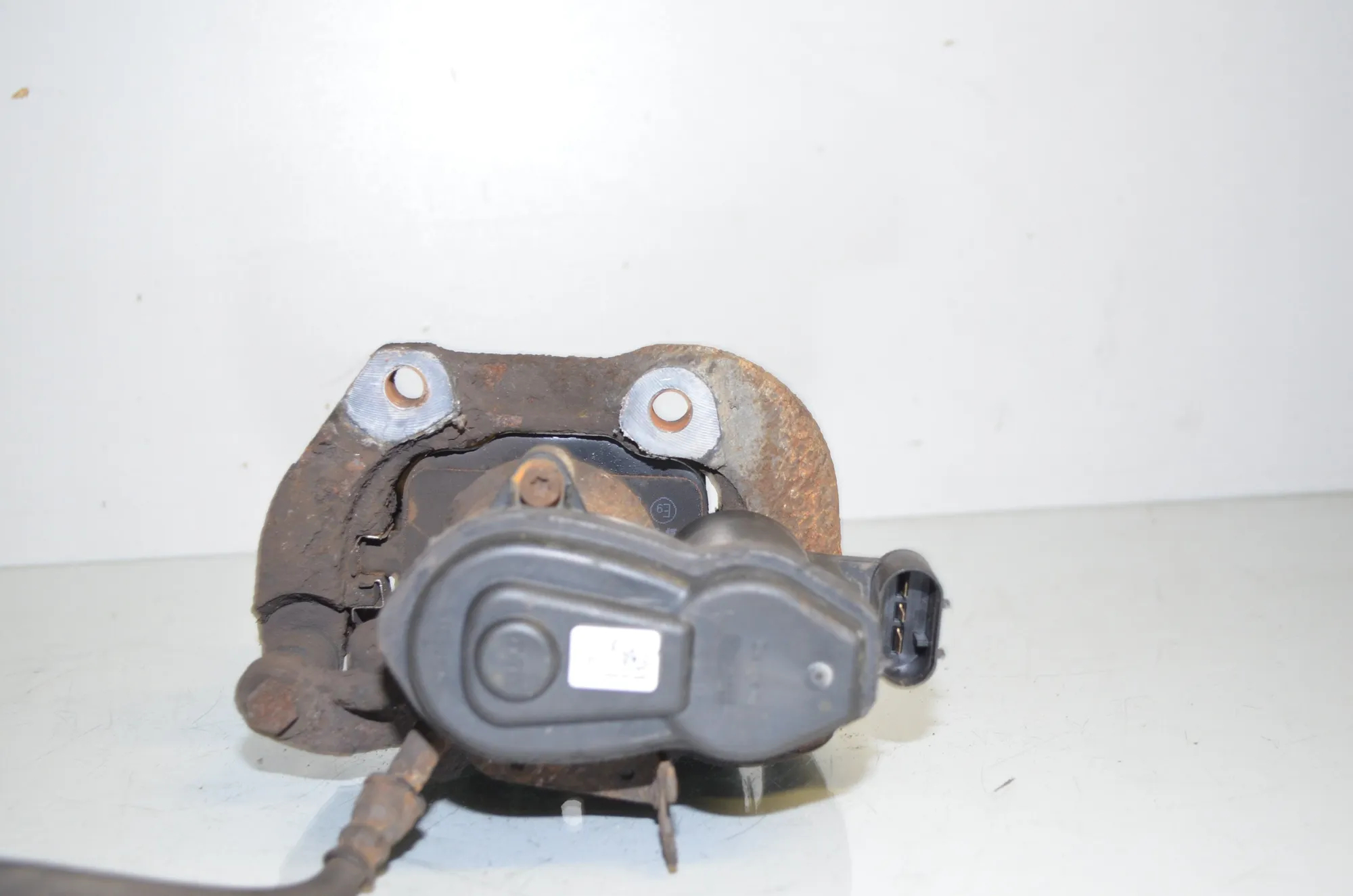 Rear Right Brake Caliper – OEM 6793048 · BMW 5 Touring (F11) 530 d xDrive 2011 – 3