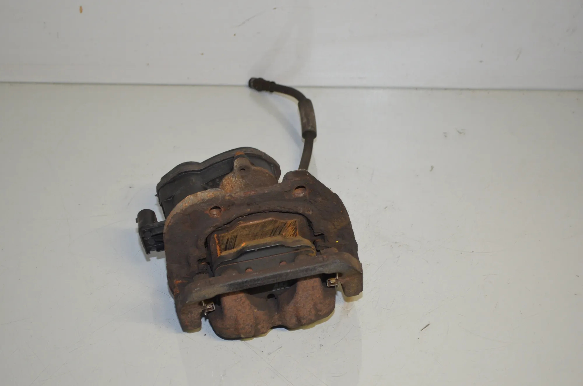 Rear Right Brake Caliper – OEM 6793048 · BMW 5 Touring (F11) 530 d xDrive 2011 – 4