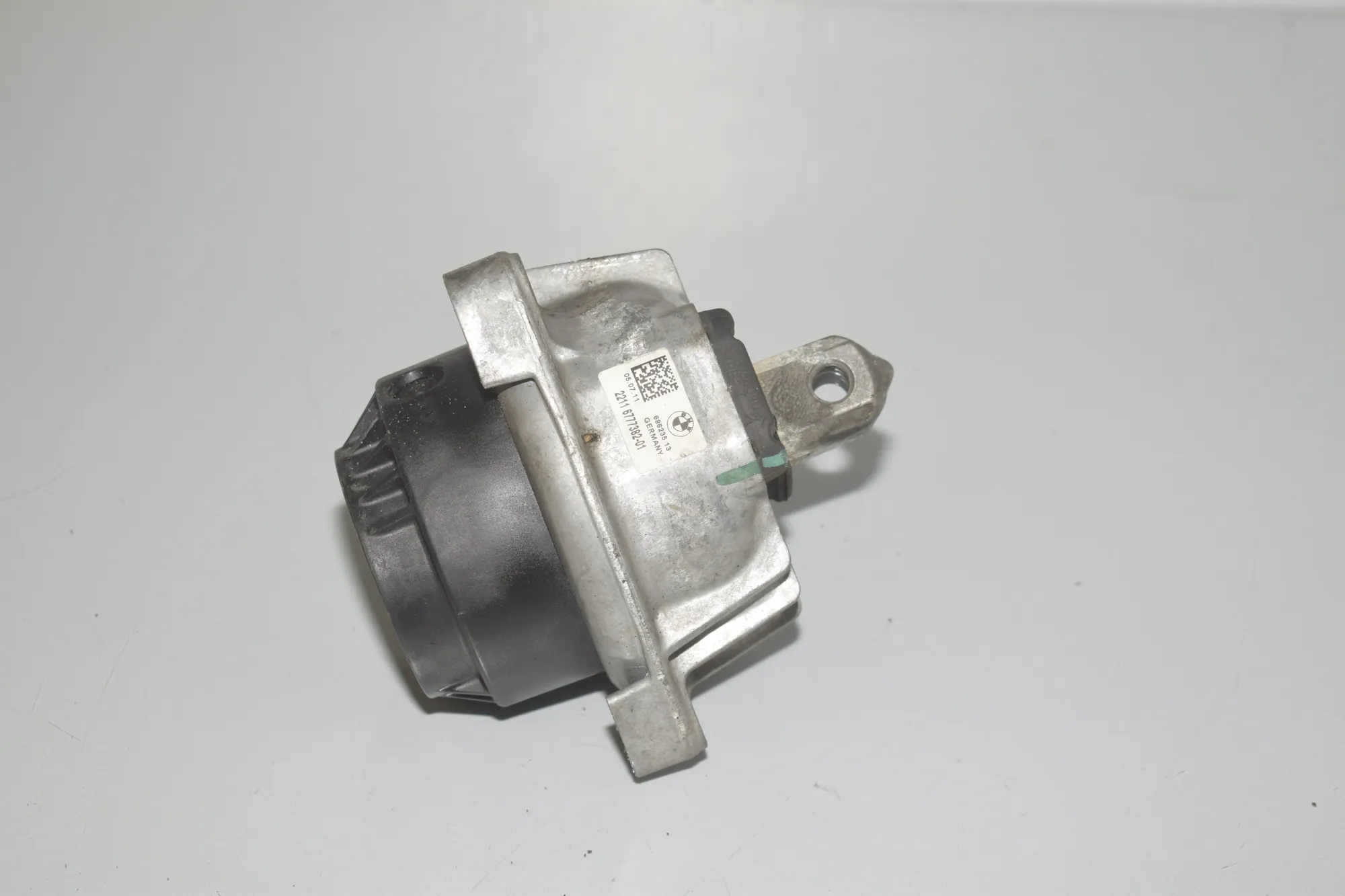 Right Side Engine Mount – OEM 6777382 · BMW 5 Touring (F11) 530 d xDrive 2011 – 3