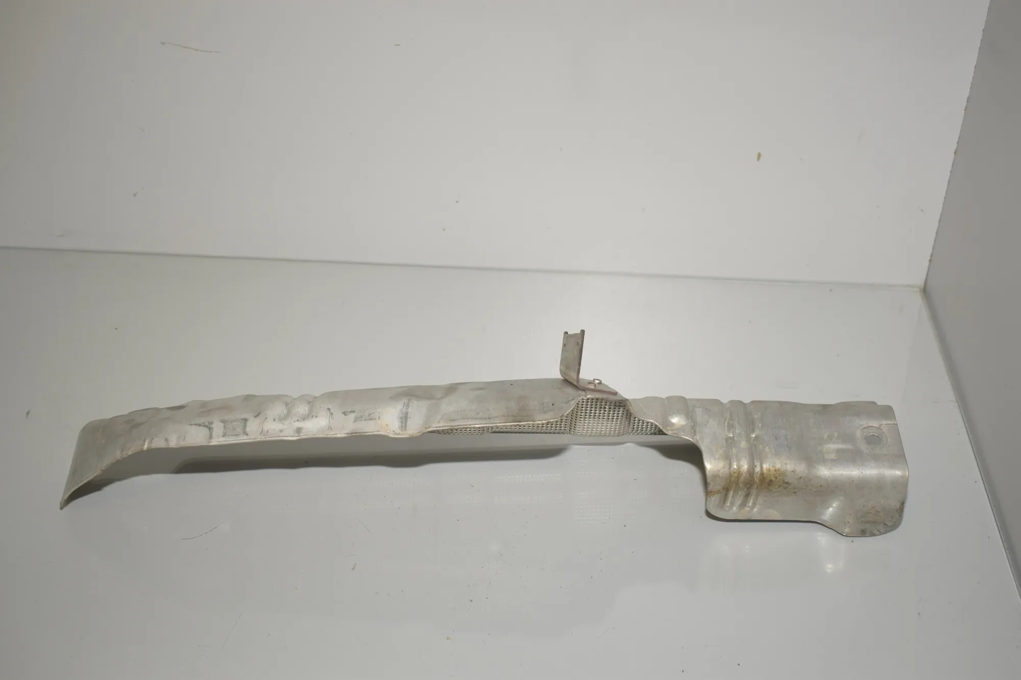 Heat Protection – OEM 8511809 · BMW 5 Touring (F11) 530 d xDrive 2011 – 2