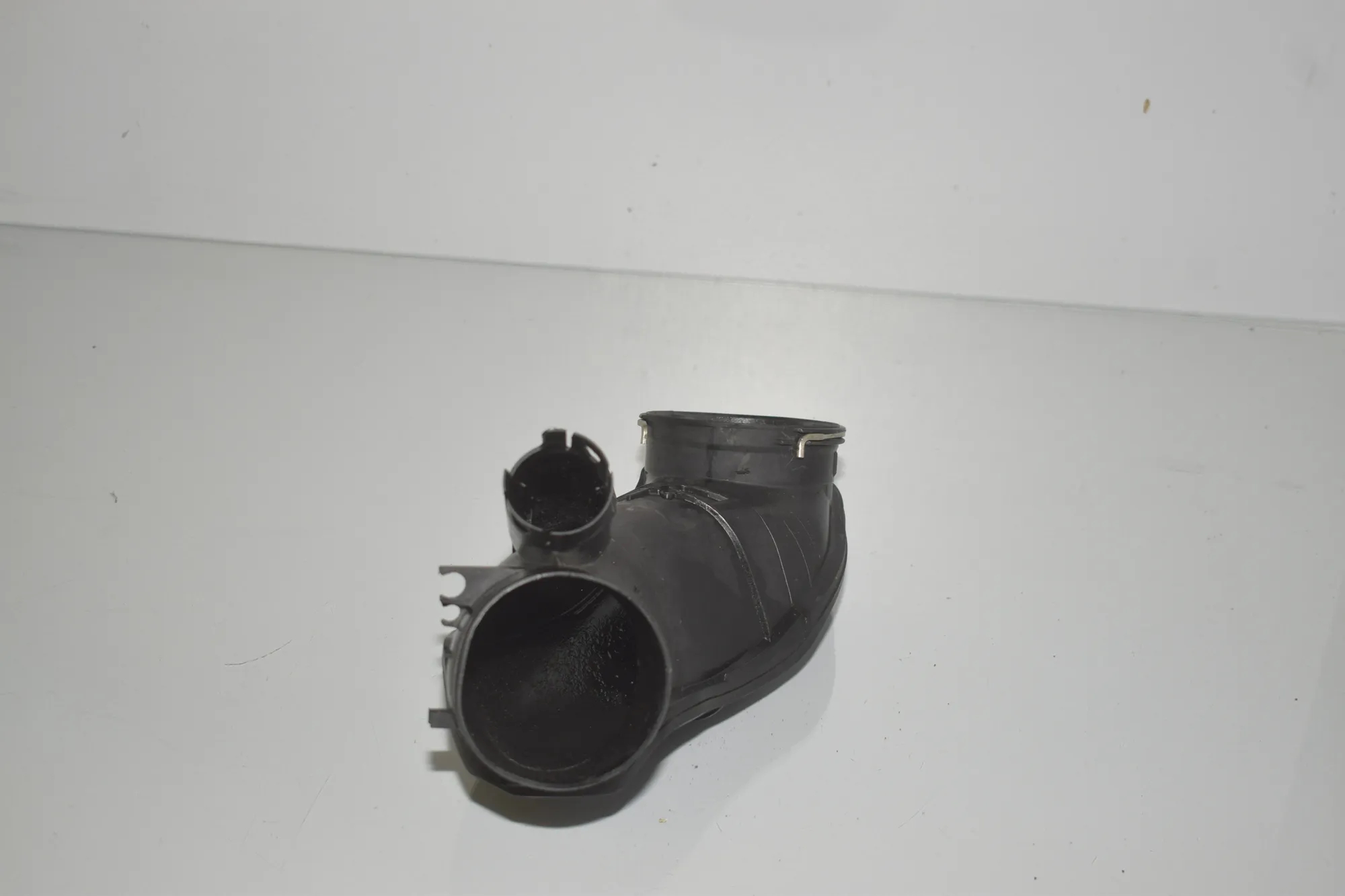 Air Intake Tube – OEM 8506702 · BMW 5 Touring (F11) 530 d xDrive 2011 – 3