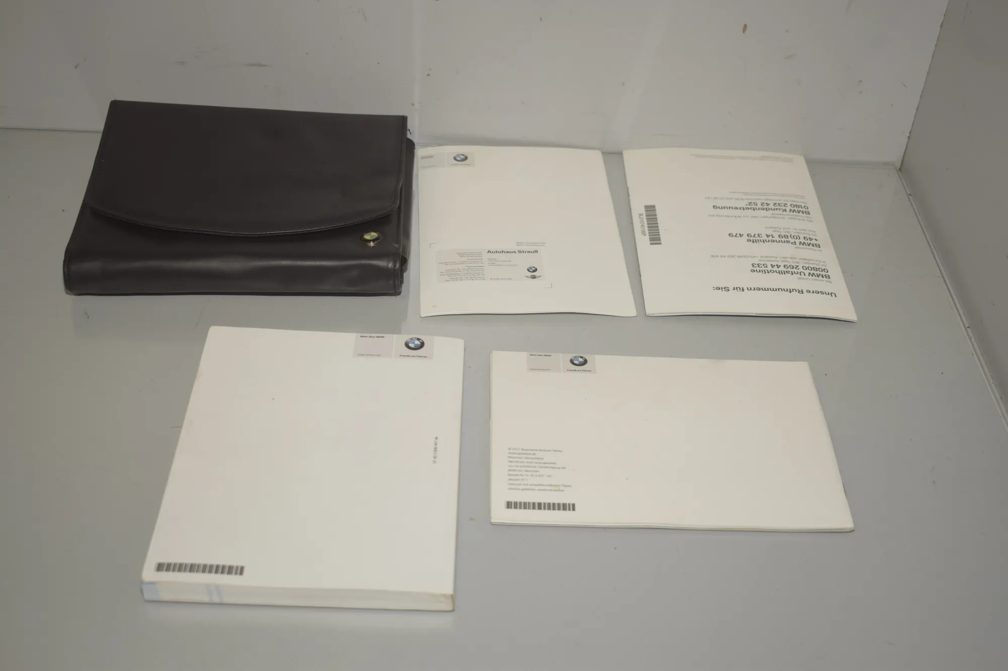 Manual Service Book – OEM 2606447 · BMW 5 (F10) 530 d xDrive 2011 – 4