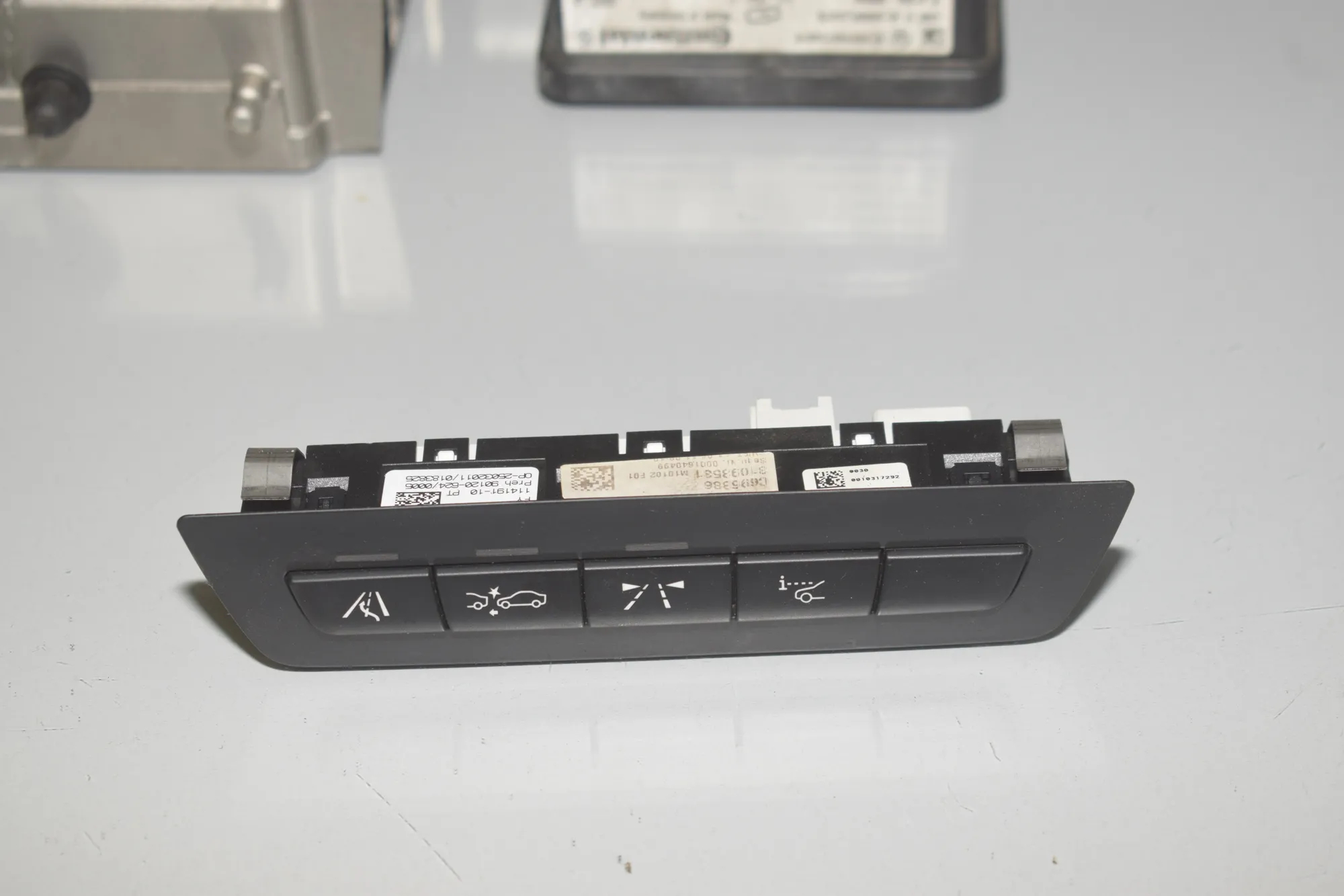Distance Radar Sensor – OEM 9220039 · BMW 5 (F10) 530 d xDrive 2011 – 4
