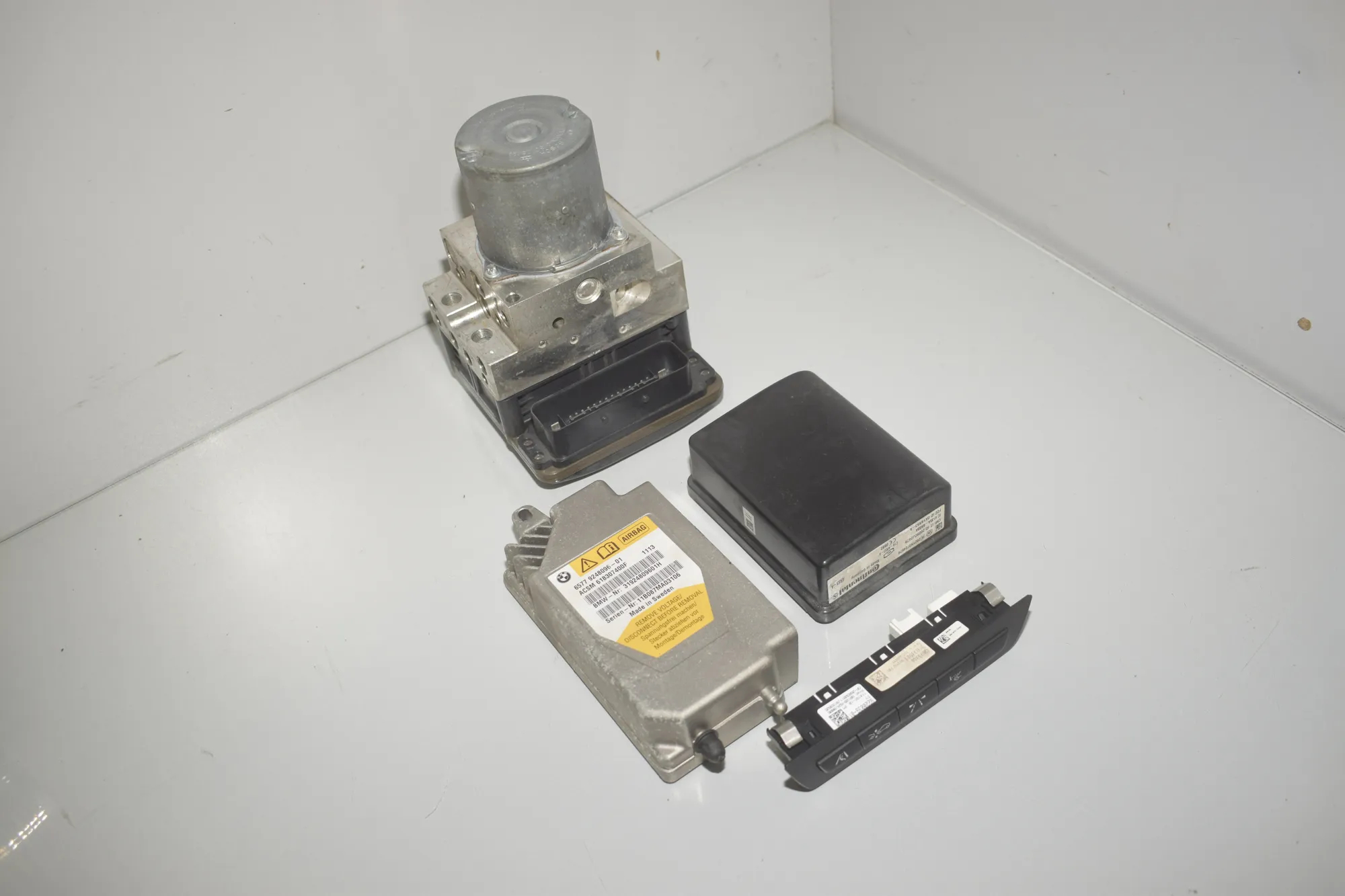 Distance Radar Sensor – OEM 9220039 · BMW 5 (F10) 530 d xDrive 2011
