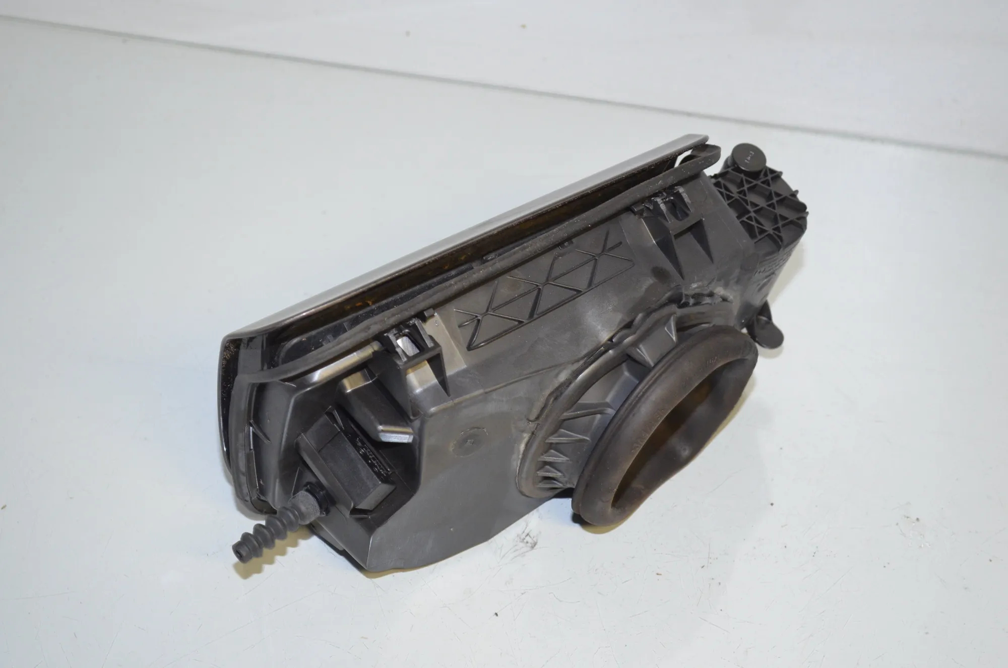 Fuel Tank Flap Cap – OEM 7204365 · BMW 5 (F10) 530 d xDrive 2011 – 2