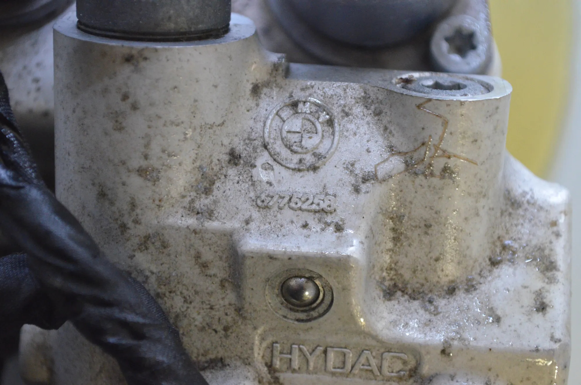 Hydraulic Valve Block – OEM 6775258 · BMW 5 (F10) 530 d xDrive 2011 – 5