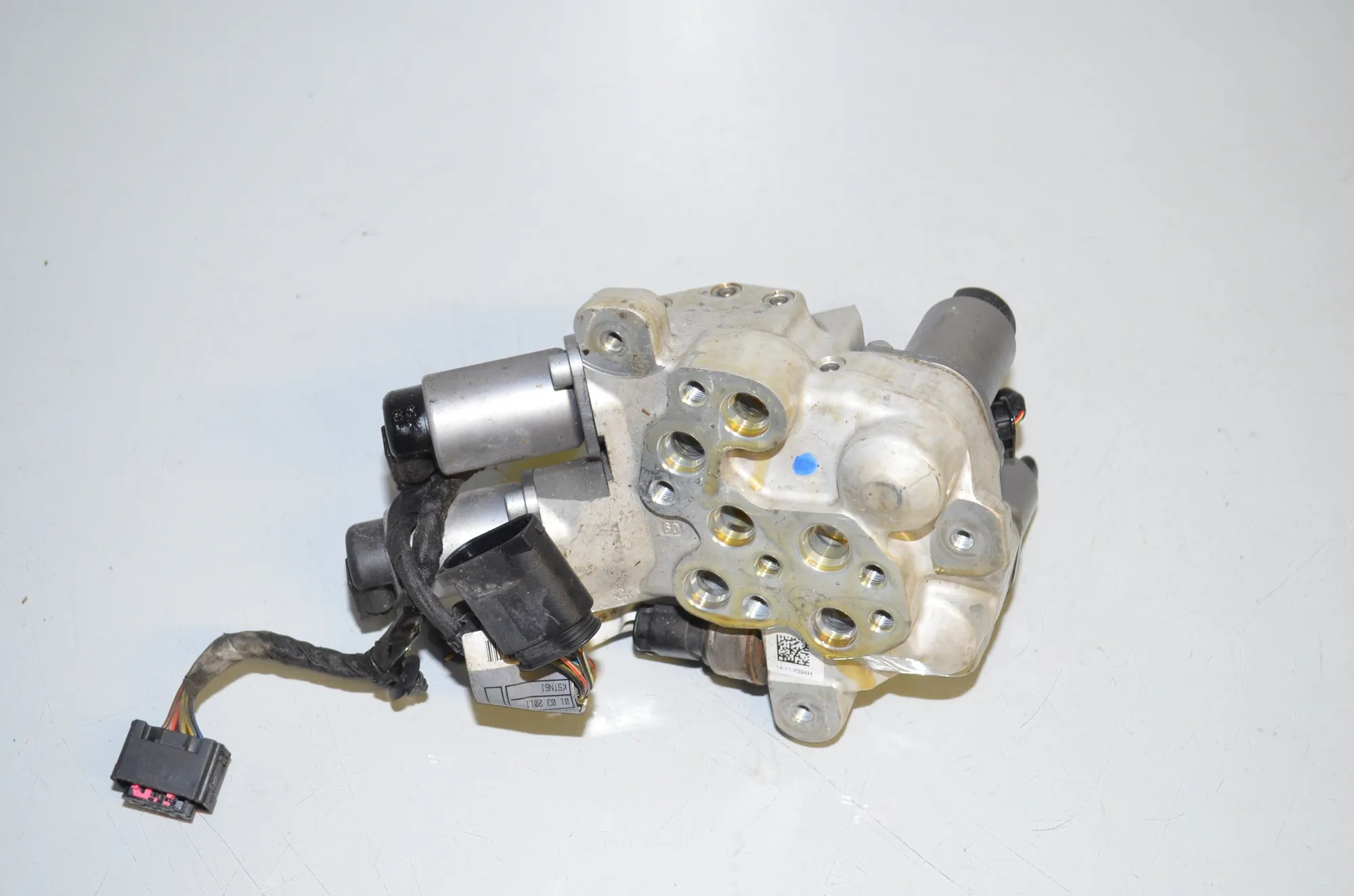 Hydraulic Valve Block – OEM 6775258 · BMW 5 (F10) 530 d xDrive 2011 – 3