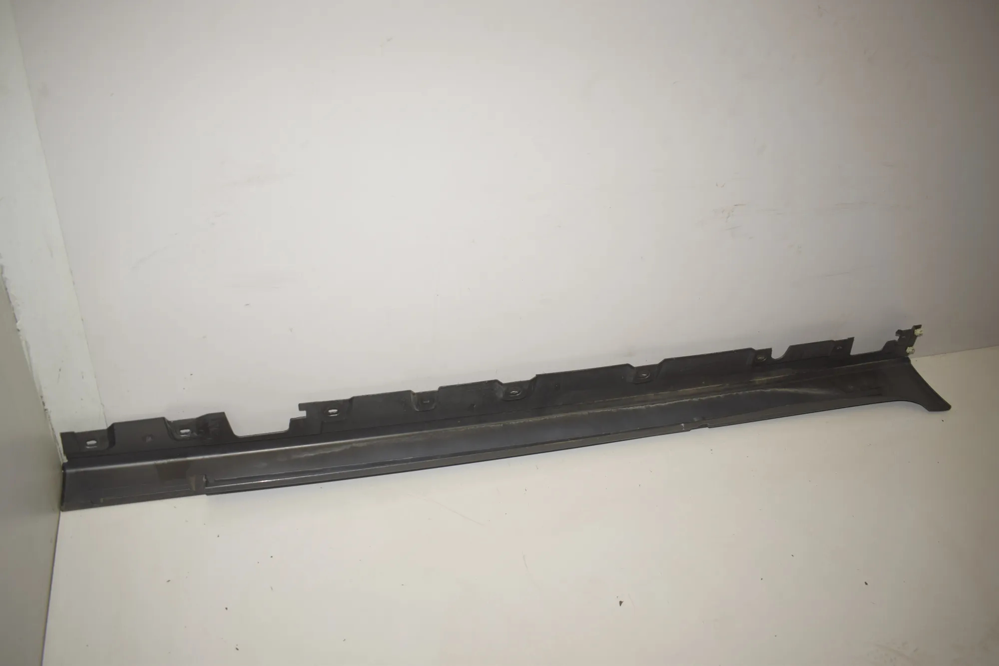 Left Side Plastic Sideskirt Cover – OEM 7184773 · BMW 5 Touring (F11) 530 d xDrive 2015 – 4