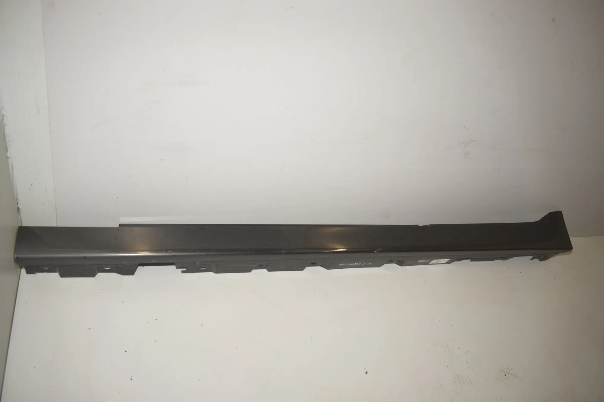 Left Side Plastic Sideskirt Cover – OEM 7184773 · BMW 5 Touring (F11) 530 d 2010 – 2