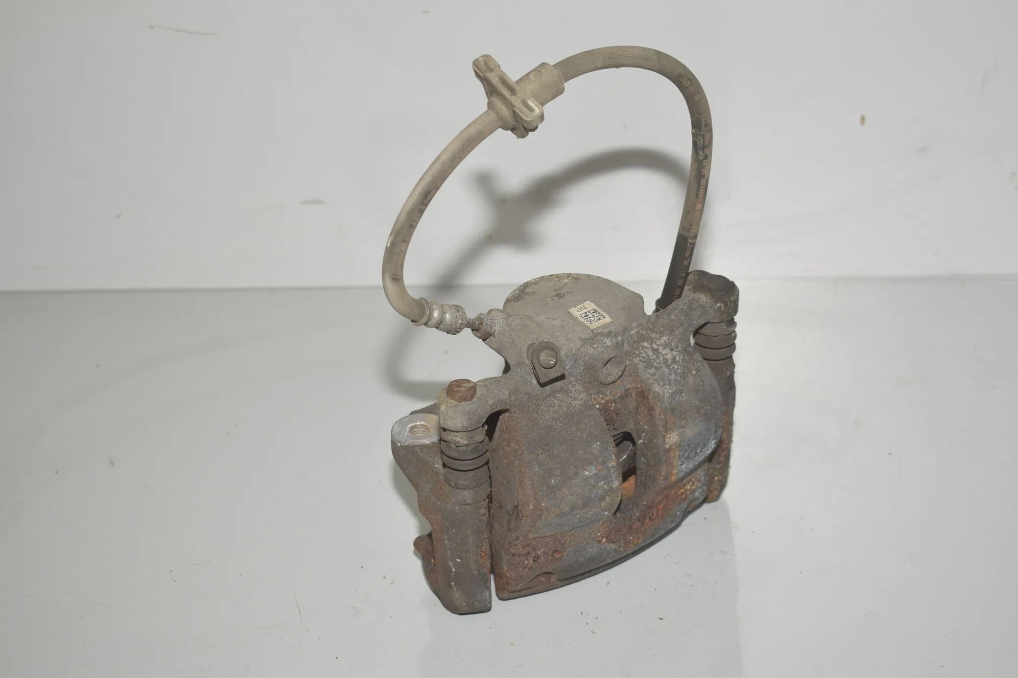 Front Right Brake Caliper – OEM 6860266 · BMW 1 (F40) (2019 - -) F40) 116 d 2020 – 2