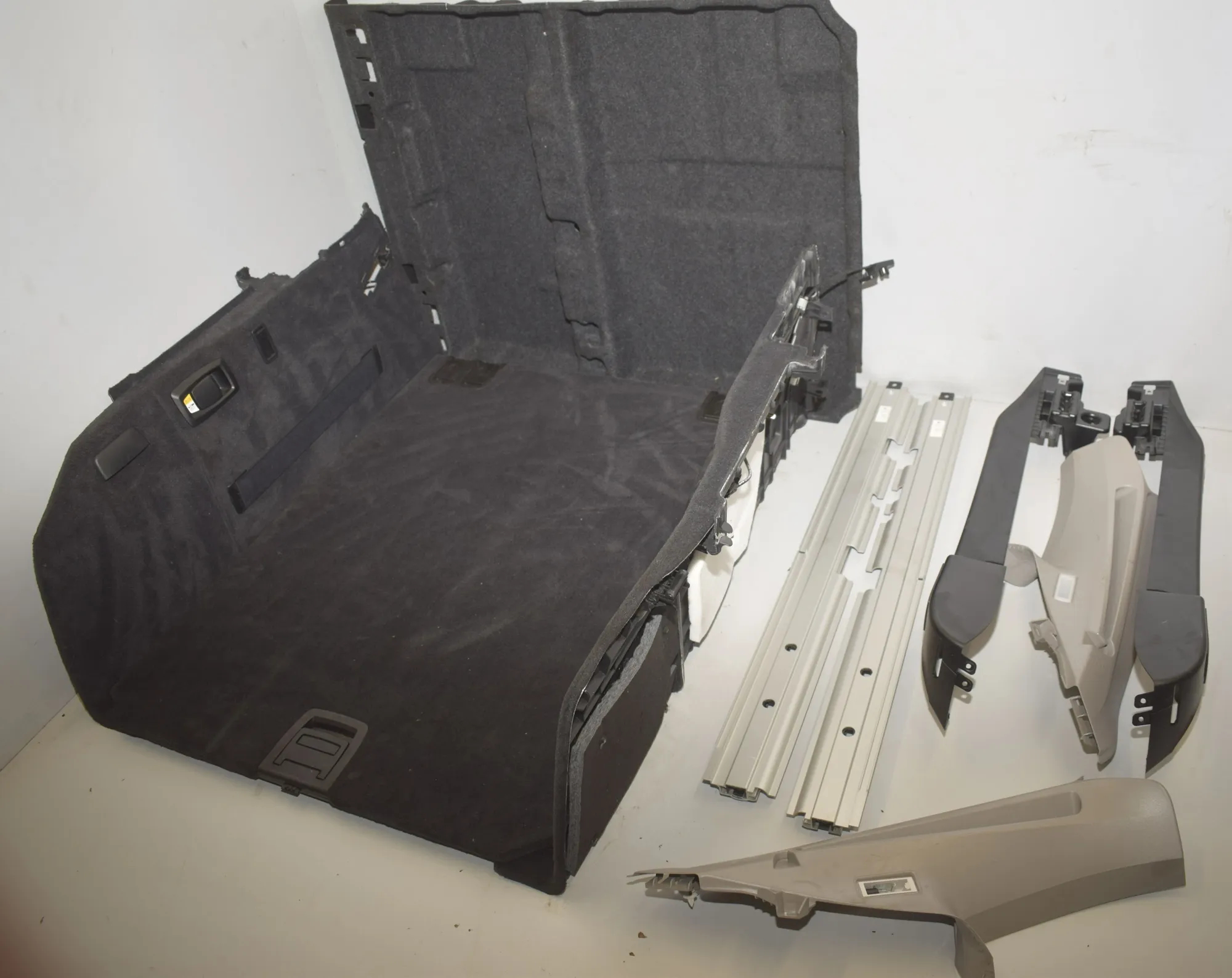 Trunk Trim Kit – OEM 7228704 · BMW 5 Touring (F11) 535 i xDrive 2012 – 4