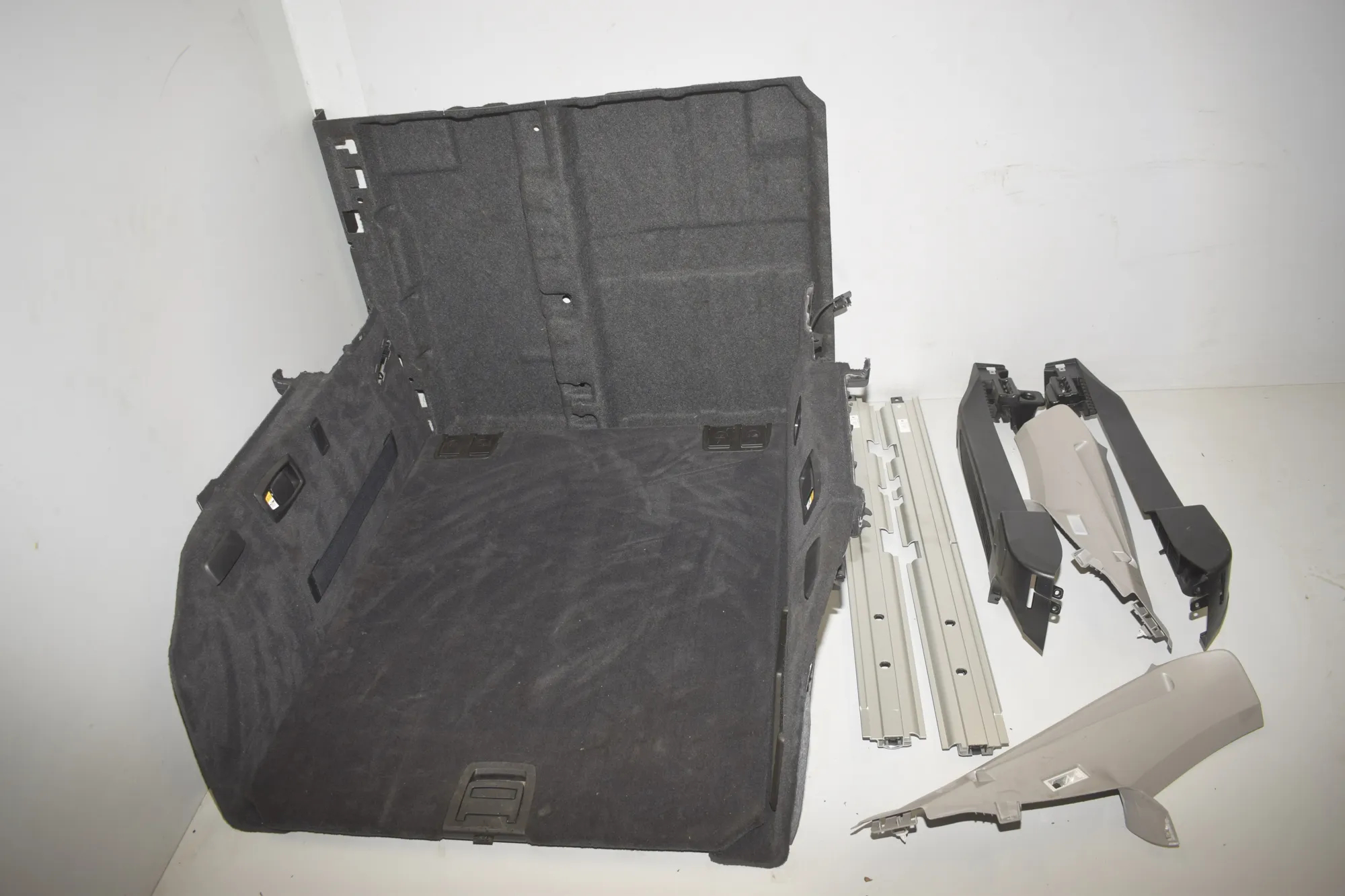 Trunk Trim Kit – OEM 7228704 · BMW 5 Touring (F11) 535 i xDrive 2012 – 3
