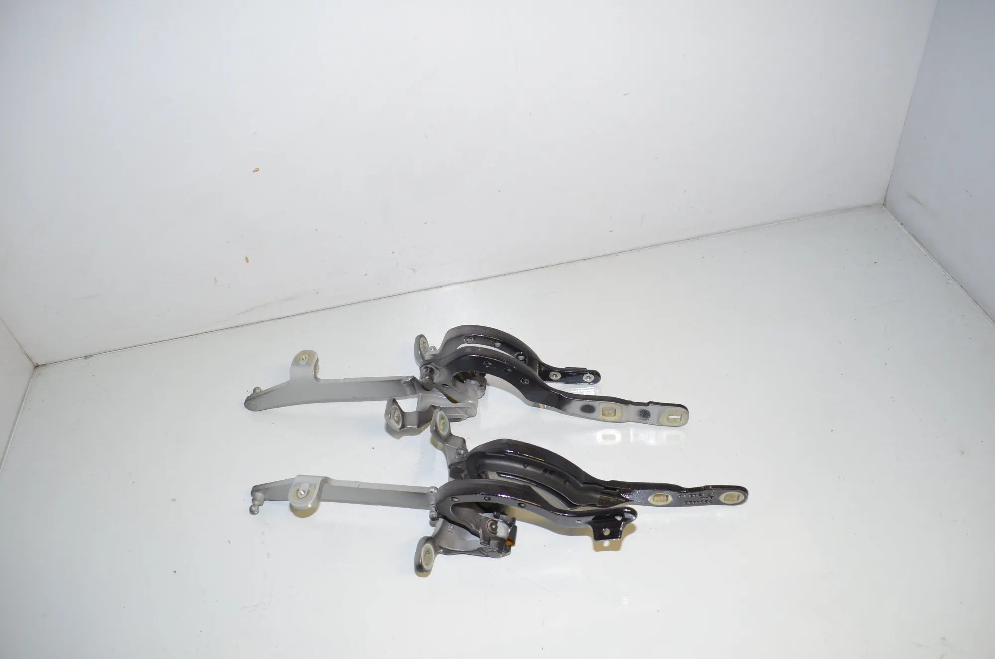Left Side Bootlid Hinge – OEM 7206640 · BMW 5 Touring (F11) 535 i xDrive 2012 – 2