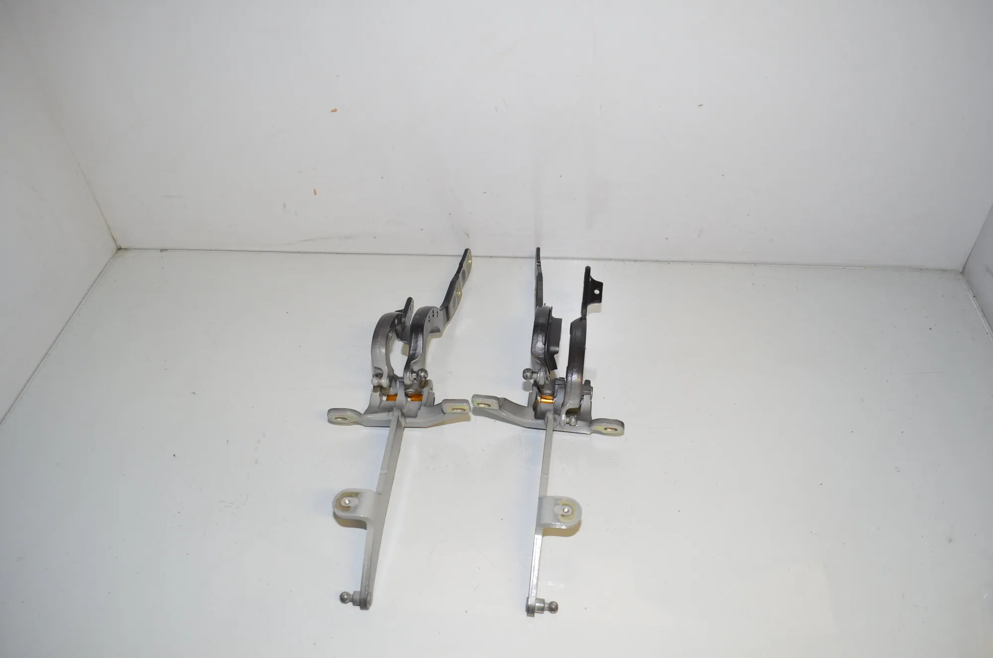 Left Side Bootlid Hinge – OEM 7206640 · BMW 5 Touring (F11) 535 i xDrive 2012