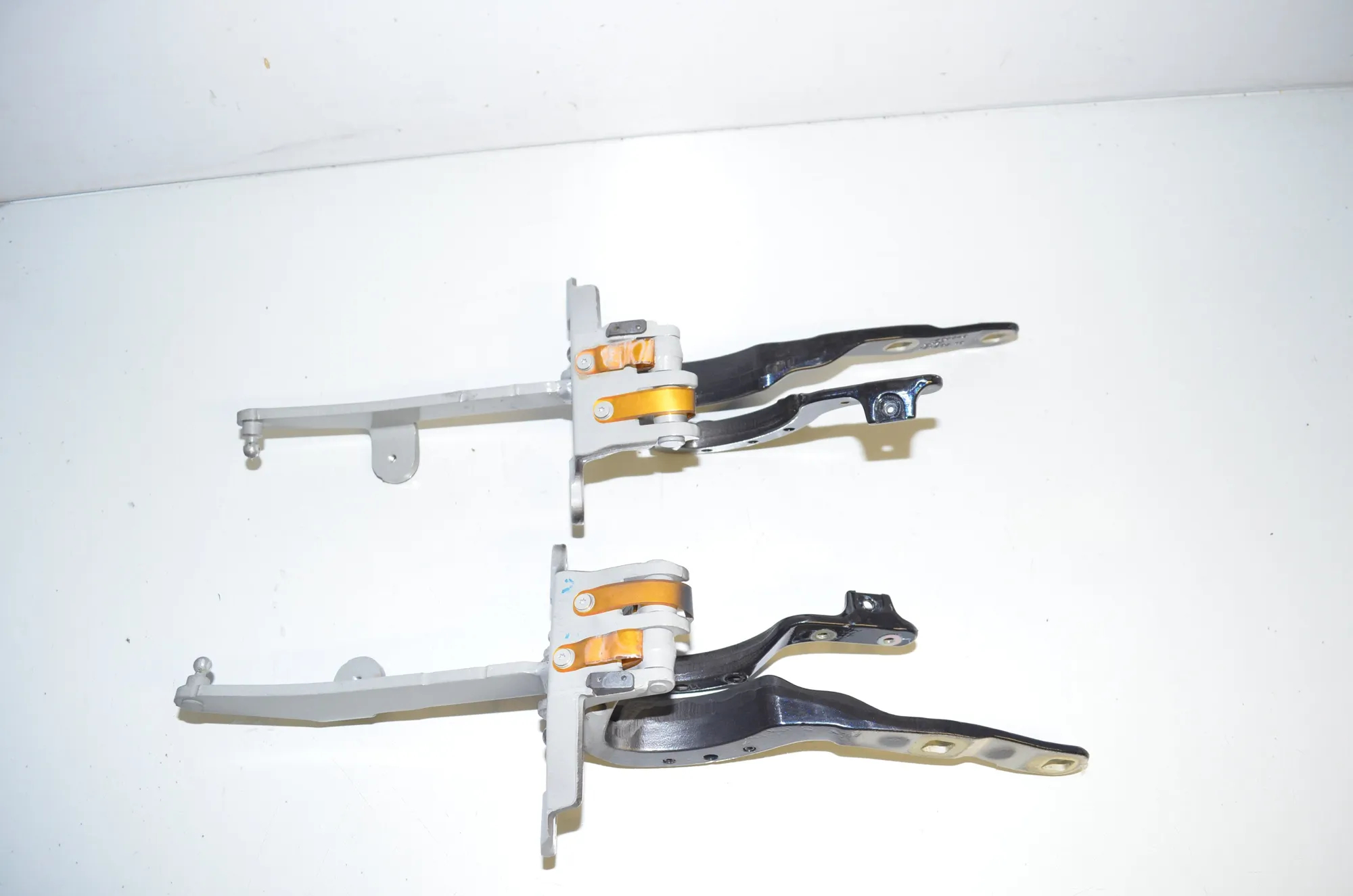 Left Side Bootlid Hinge – OEM 7206640 · BMW 5 Touring (F11) 535 i xDrive 2012 – 3