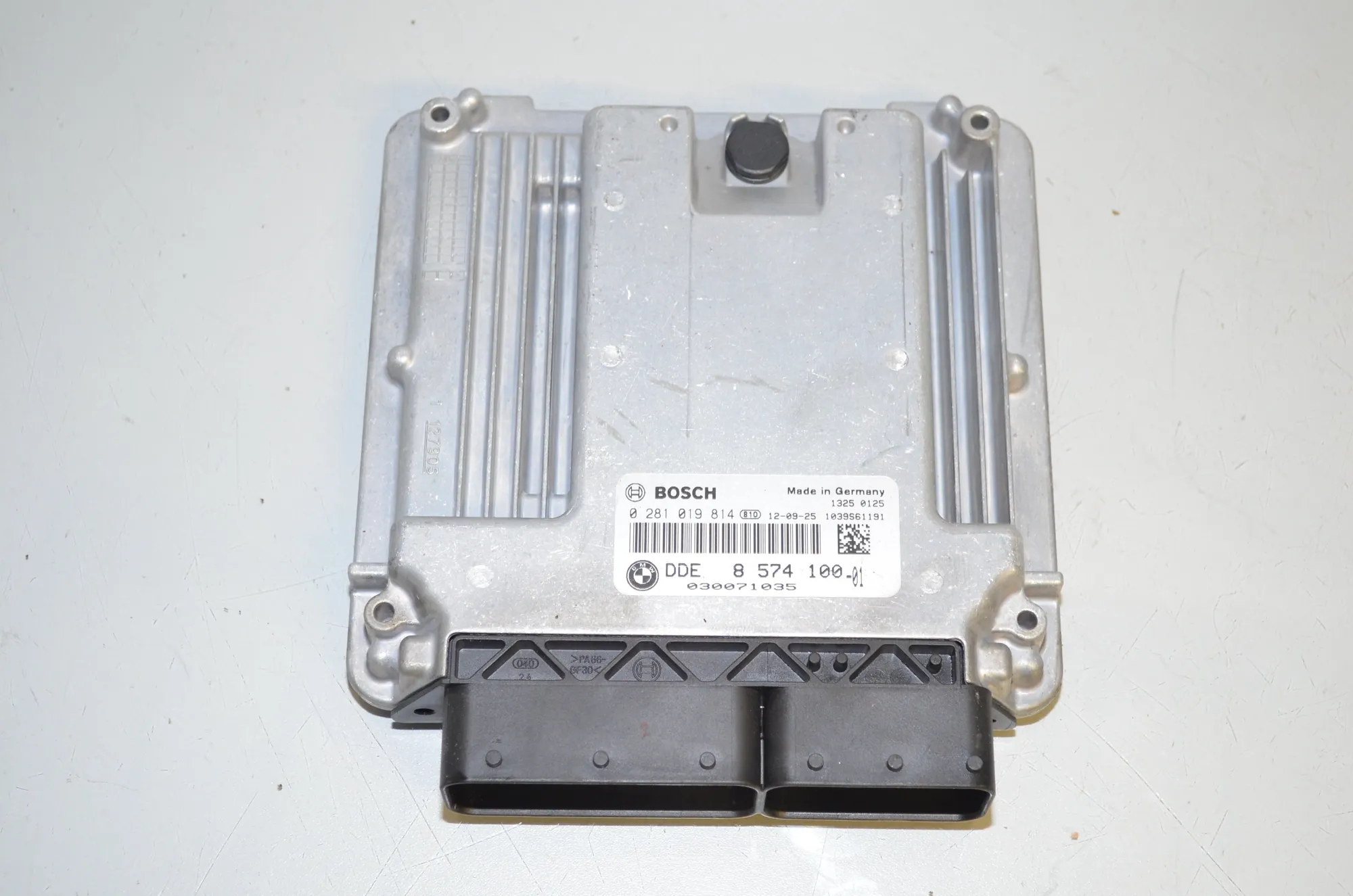 Engine Ignition ECU Set – OEM 9301518 · BMW 5 Touring (F11) 530 d 2012 – 4