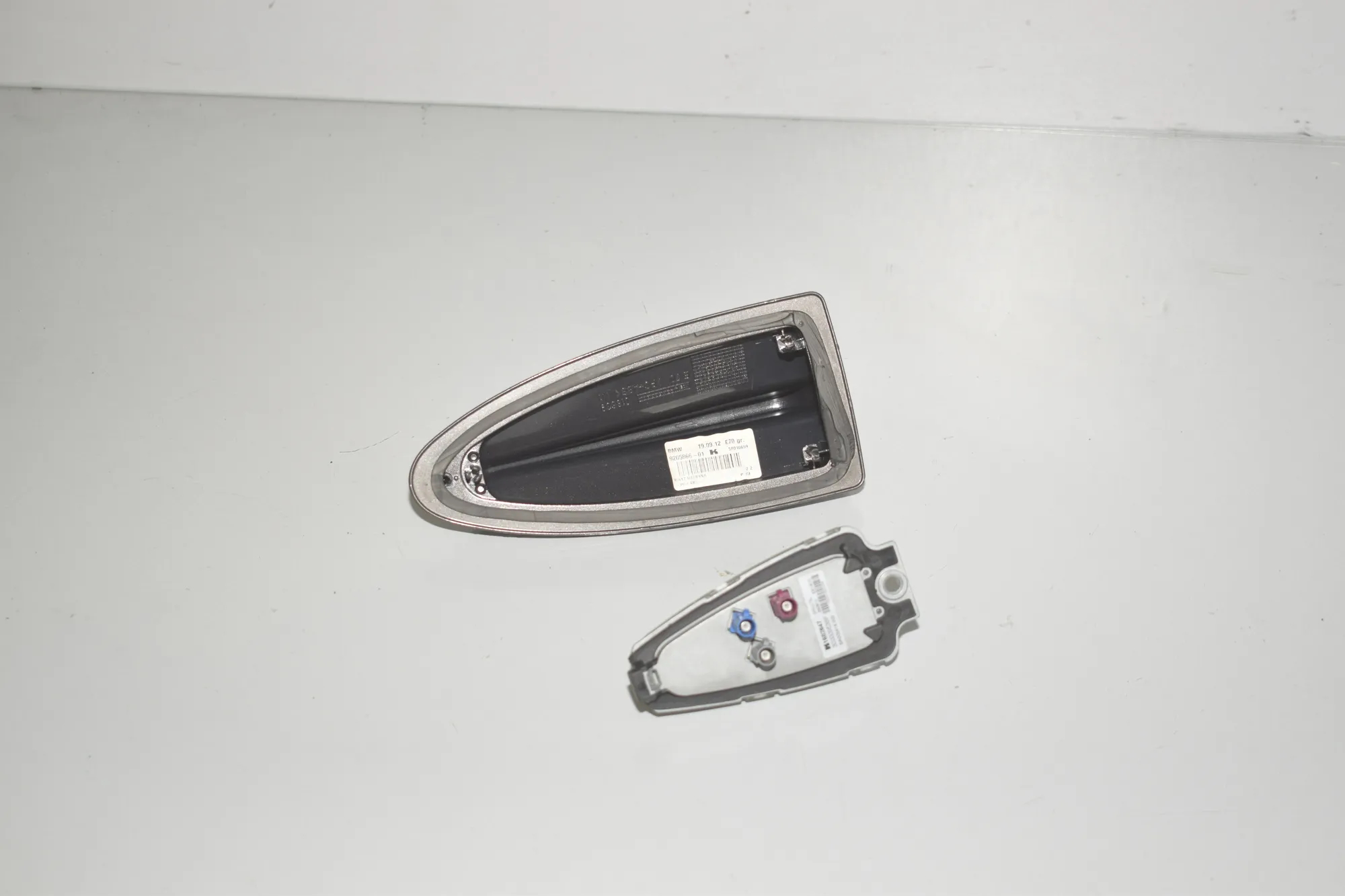 Antenna Trim – OEM 9205866 · BMW 5 Touring (F11) 530 d 2012 – 4