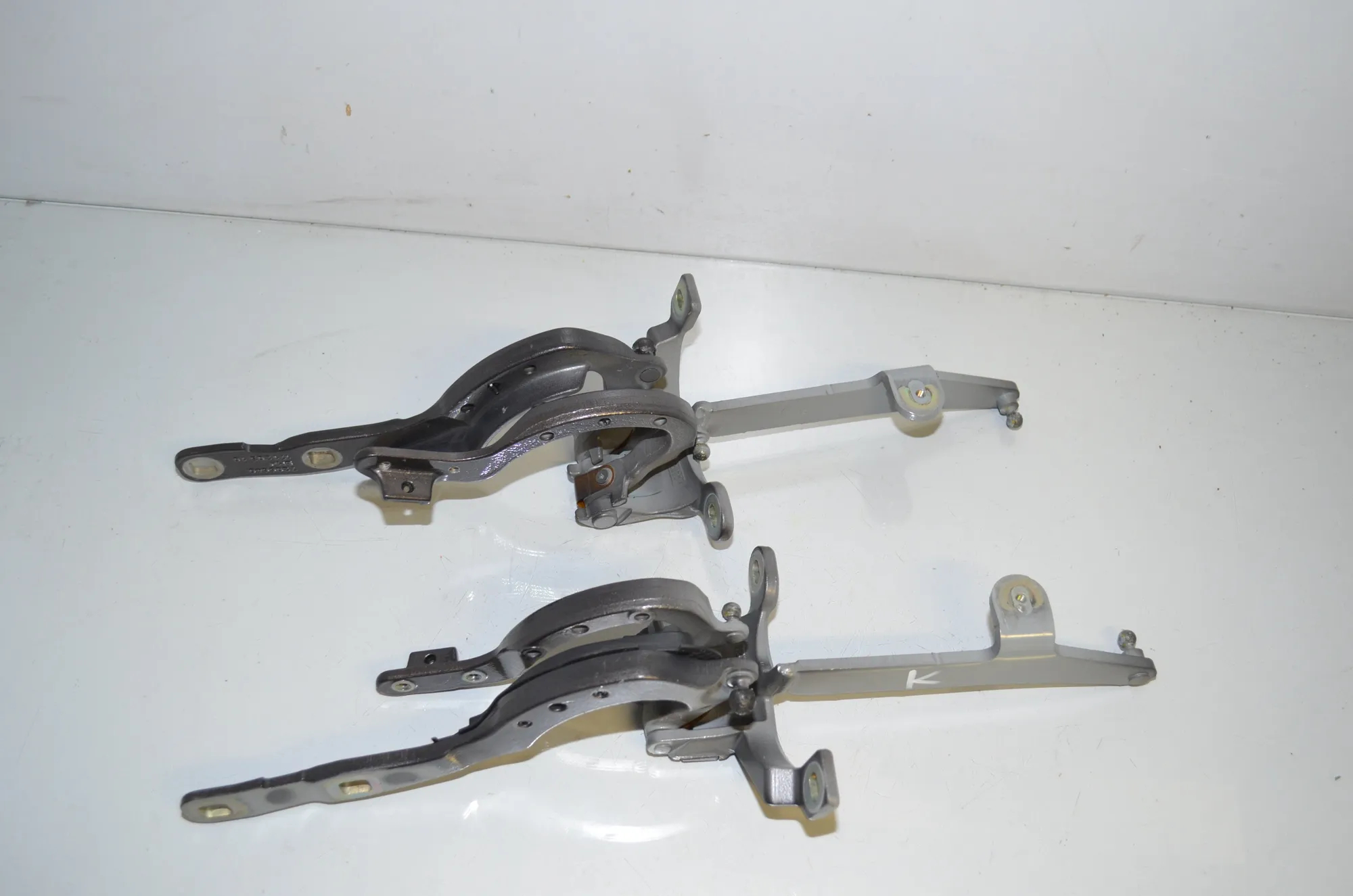 Left Side Bootlid Hinge – OEM 7206639 · BMW 5 Touring (F11) 530 d 2012