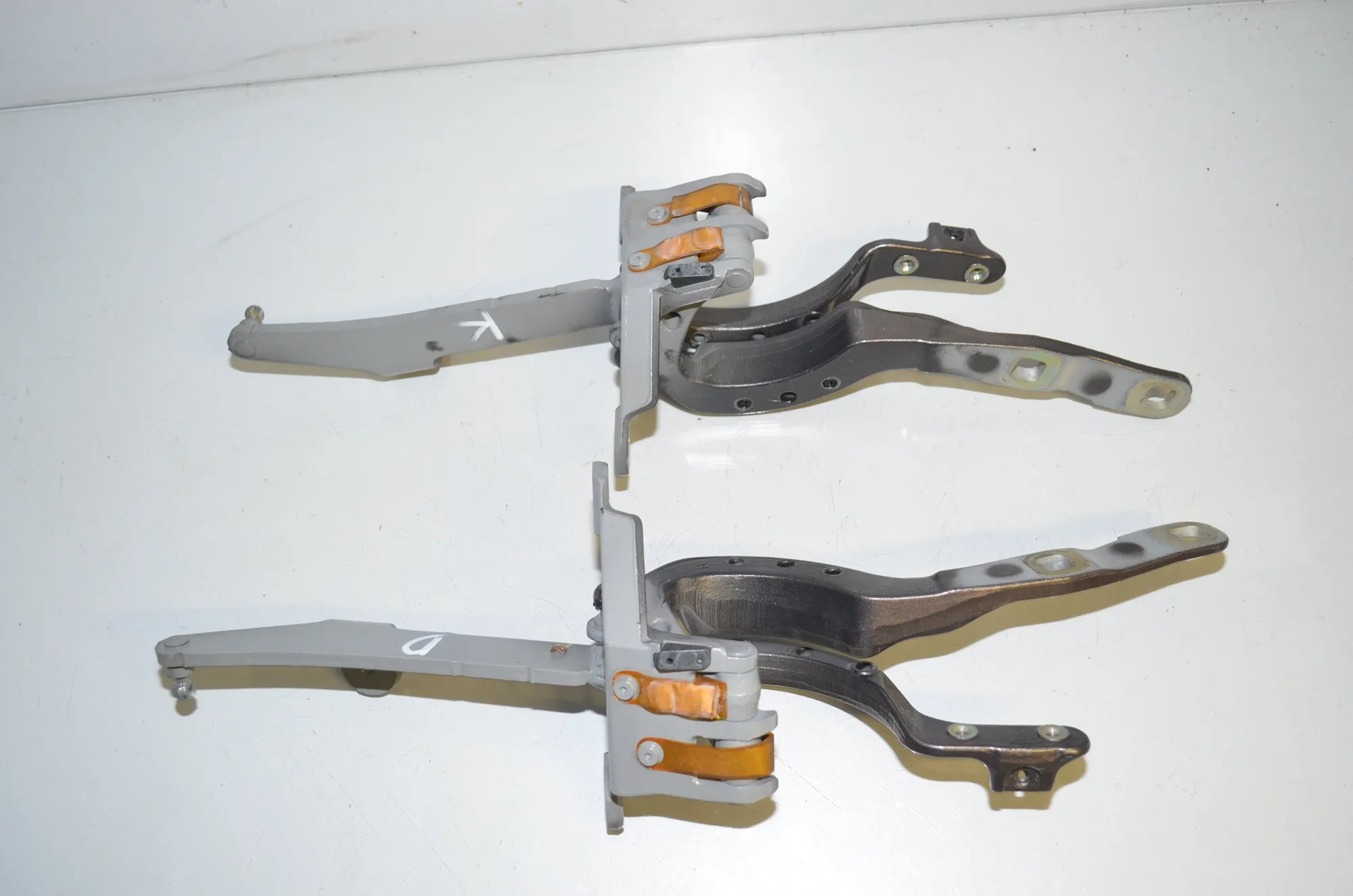 Left Side Bootlid Hinge – OEM 7206639 · BMW 5 Touring (F11) 530 d 2012 – 3