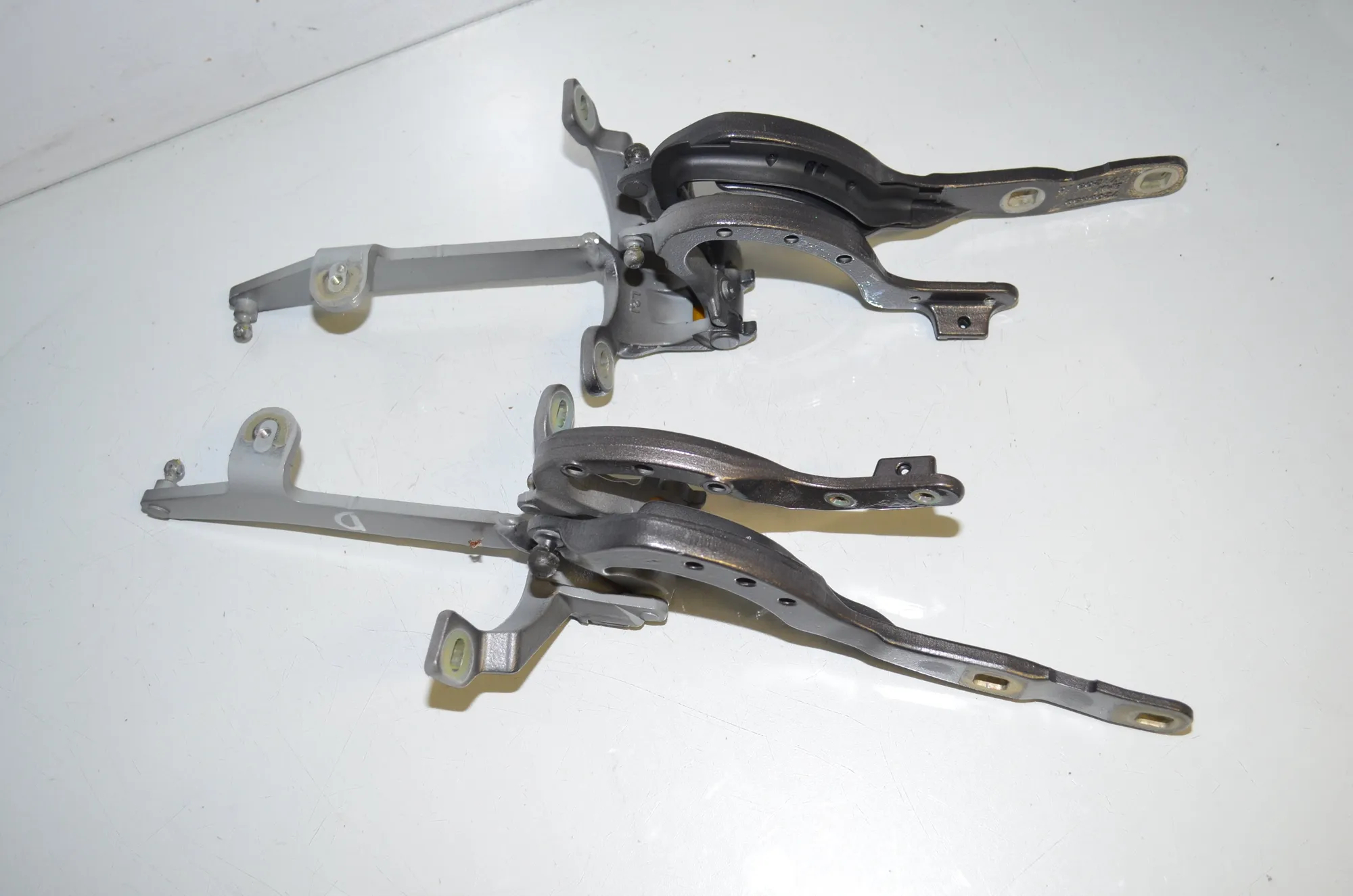 Left Side Bootlid Hinge – OEM 7206639 · BMW 5 Touring (F11) 530 d 2012 – 2