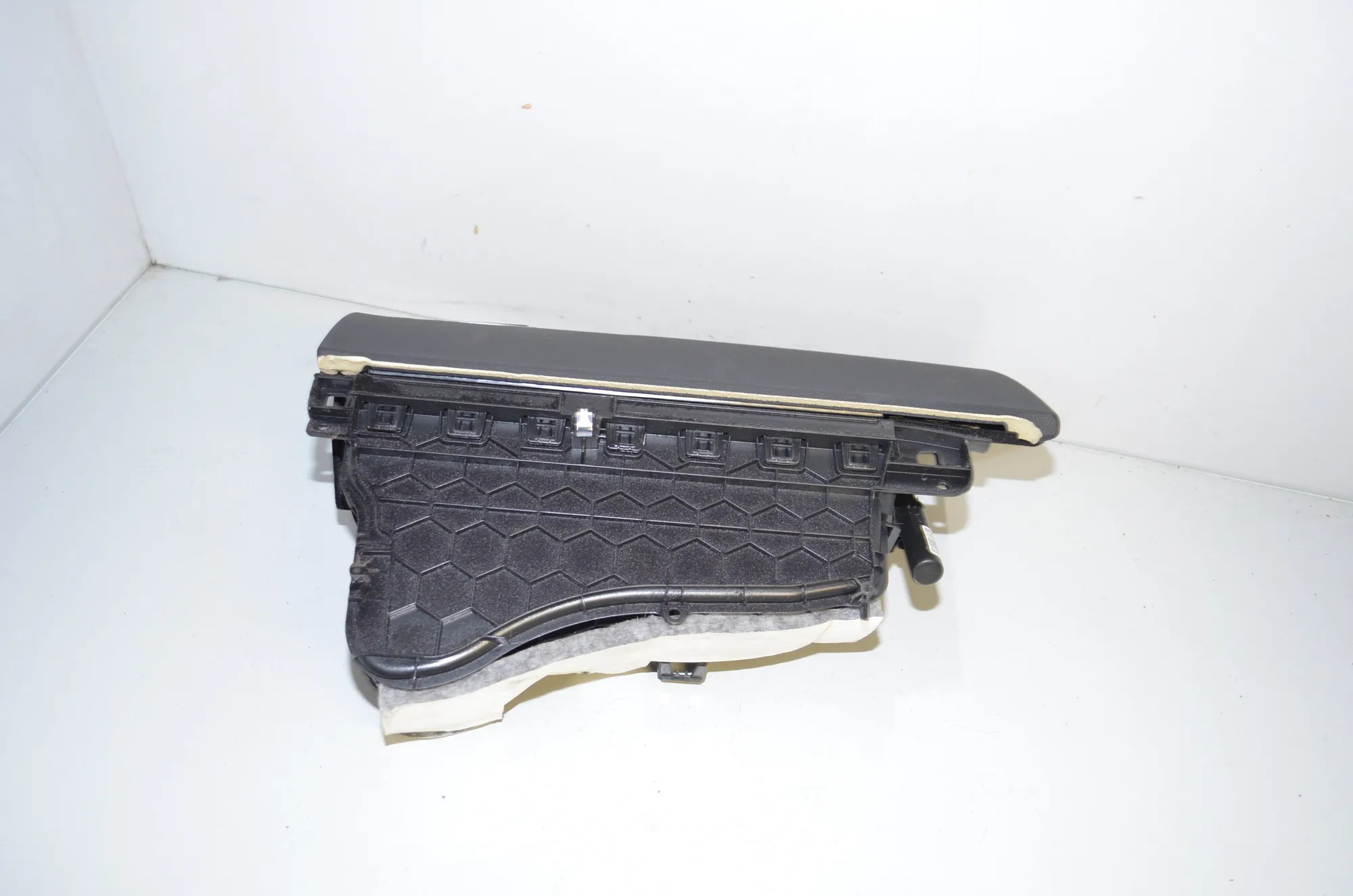 Glove Compartment – OEM 9239345 · BMW 3 Touring (F31) 330 d 2013 – 2