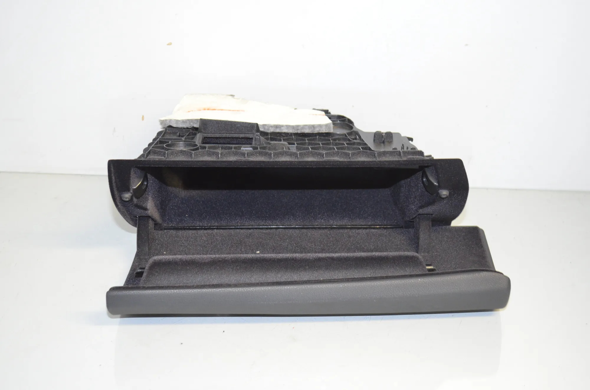Glove Compartment – OEM 9239345 · BMW 3 Touring (F31) 330 d 2013 – 4