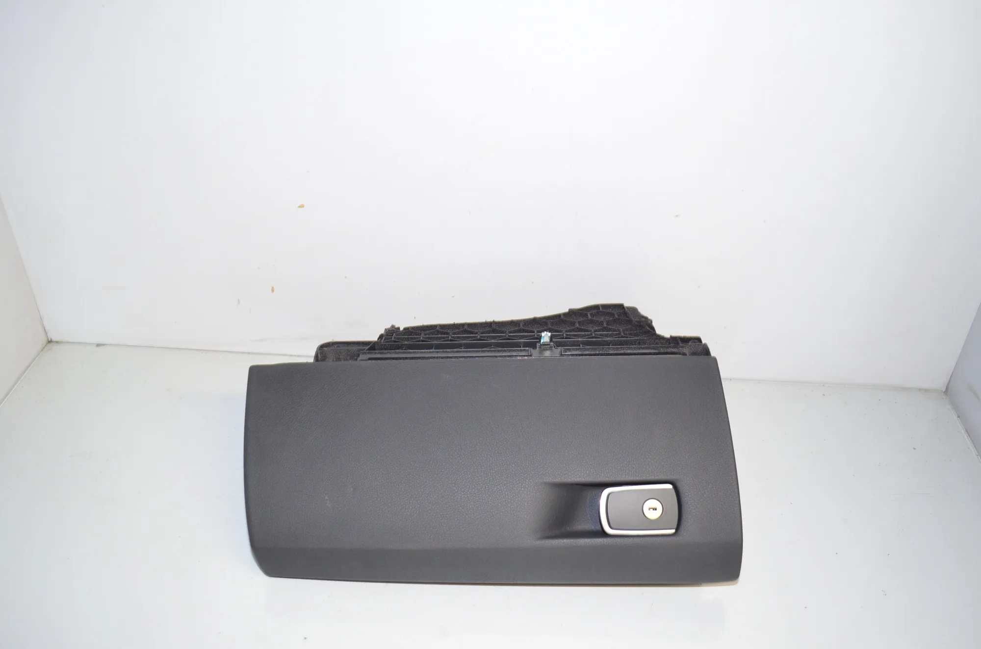 Glove Compartment – OEM 9239345 · BMW 3 Touring (F31) 330 d 2013