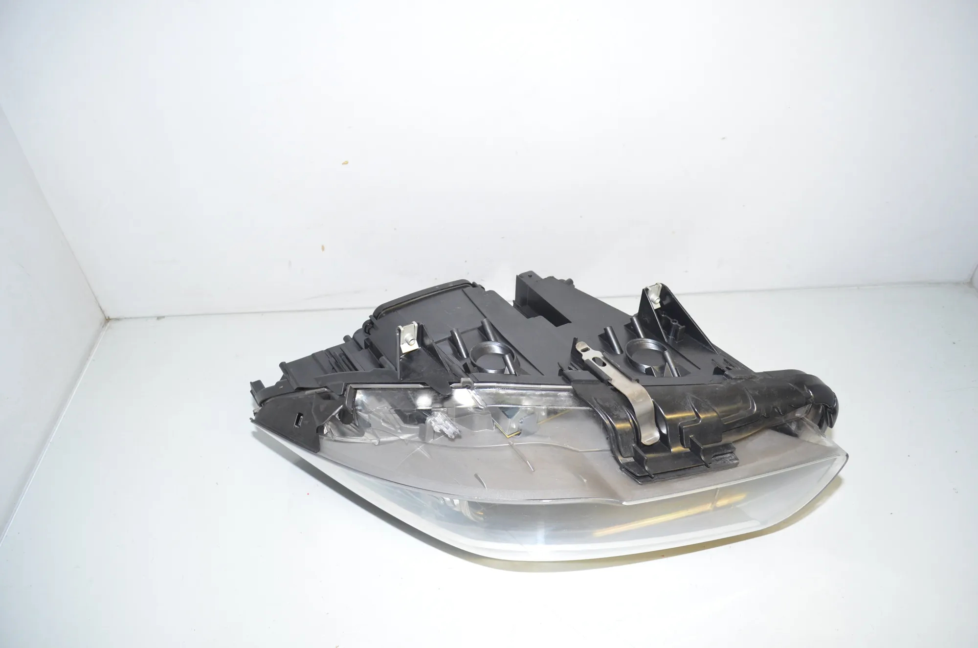 Front Left Headlight – OEM 7203239 · BMW 5 Touring (F11) 530 d 2010 – 4