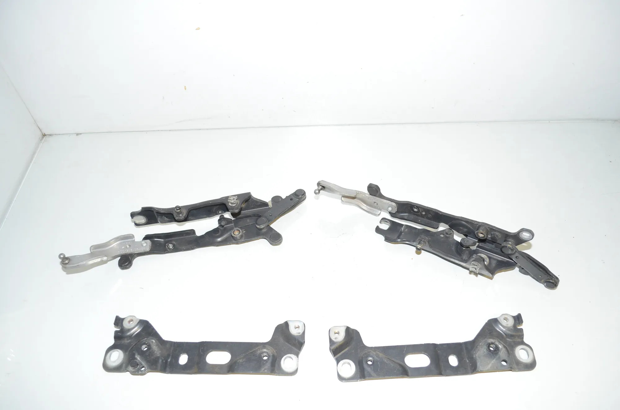 Front Right Bonnet Hinge – OEM 7191328 · BMW 5 Touring (F11) 530 d 2010 – 2