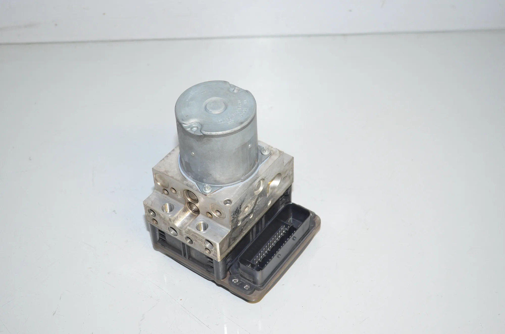ABS Pump – OEM 6799515 · BMW 5 Touring (F11) 530 d 2010