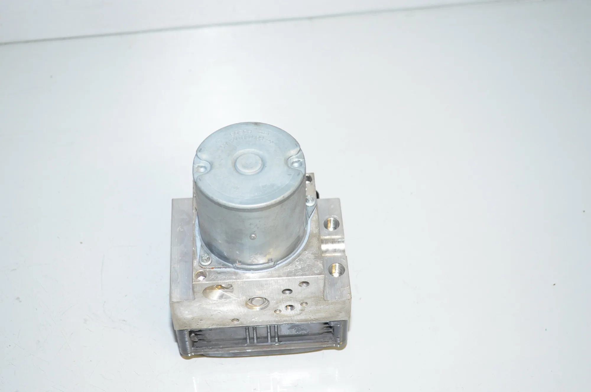 ABS Pump – OEM 6799515 · BMW 5 Touring (F11) 530 d 2010 – 3