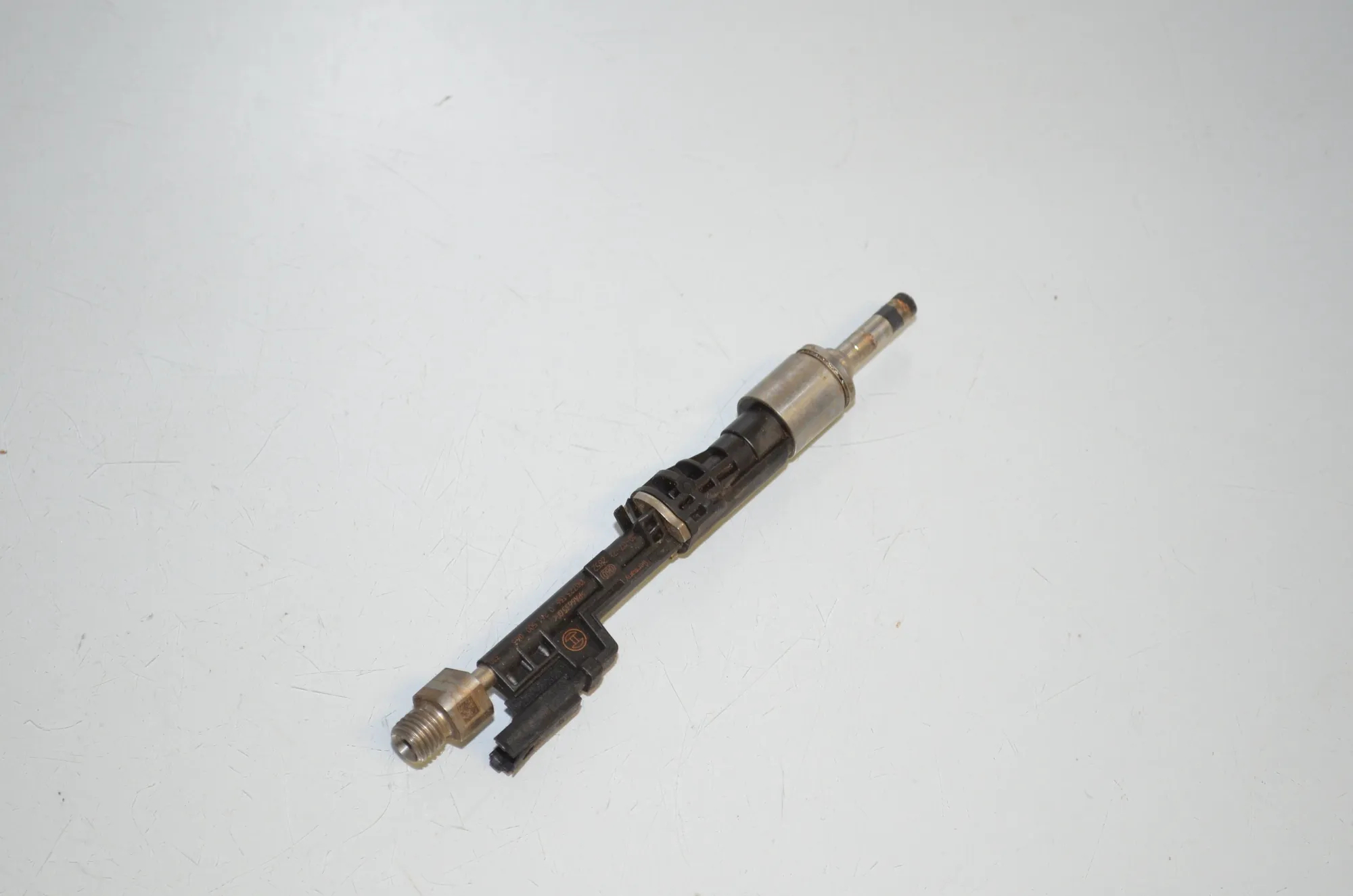 Fuel Injector – OEM 7568607 · BMW 5 (F10) BMW 5 (F10) 535 i xDrive 2012 – 4